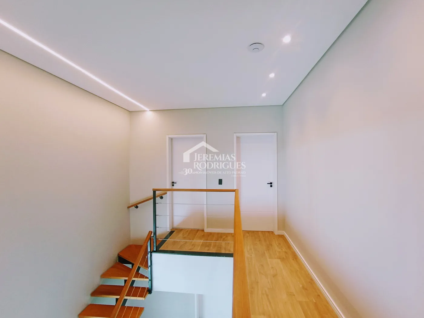 Casa à venda com 5 dormitórios no Condomínio Reserva dos Lagos em Pindamonhangaba/SP.