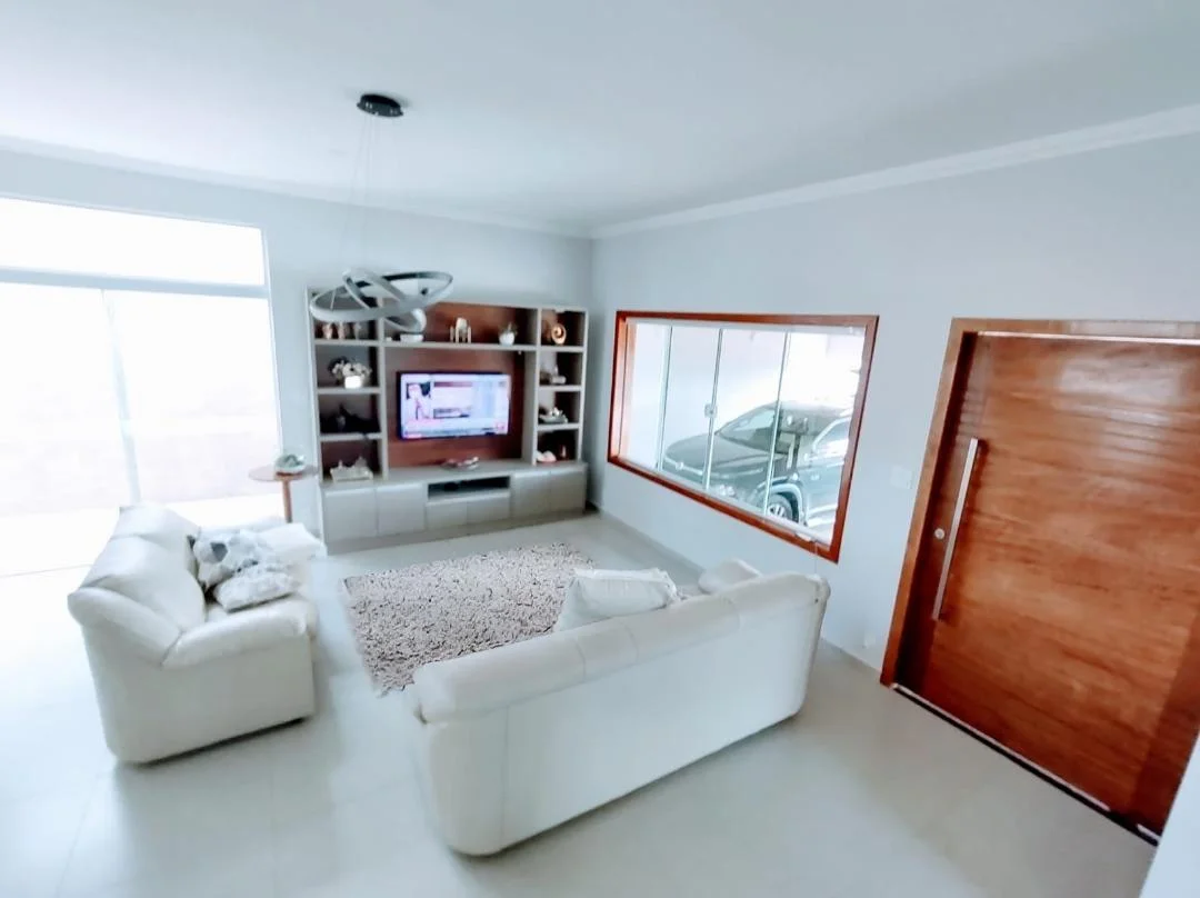 Casa à venda com 3 suítes no Residencial Vargas em Tremembé/SP. 