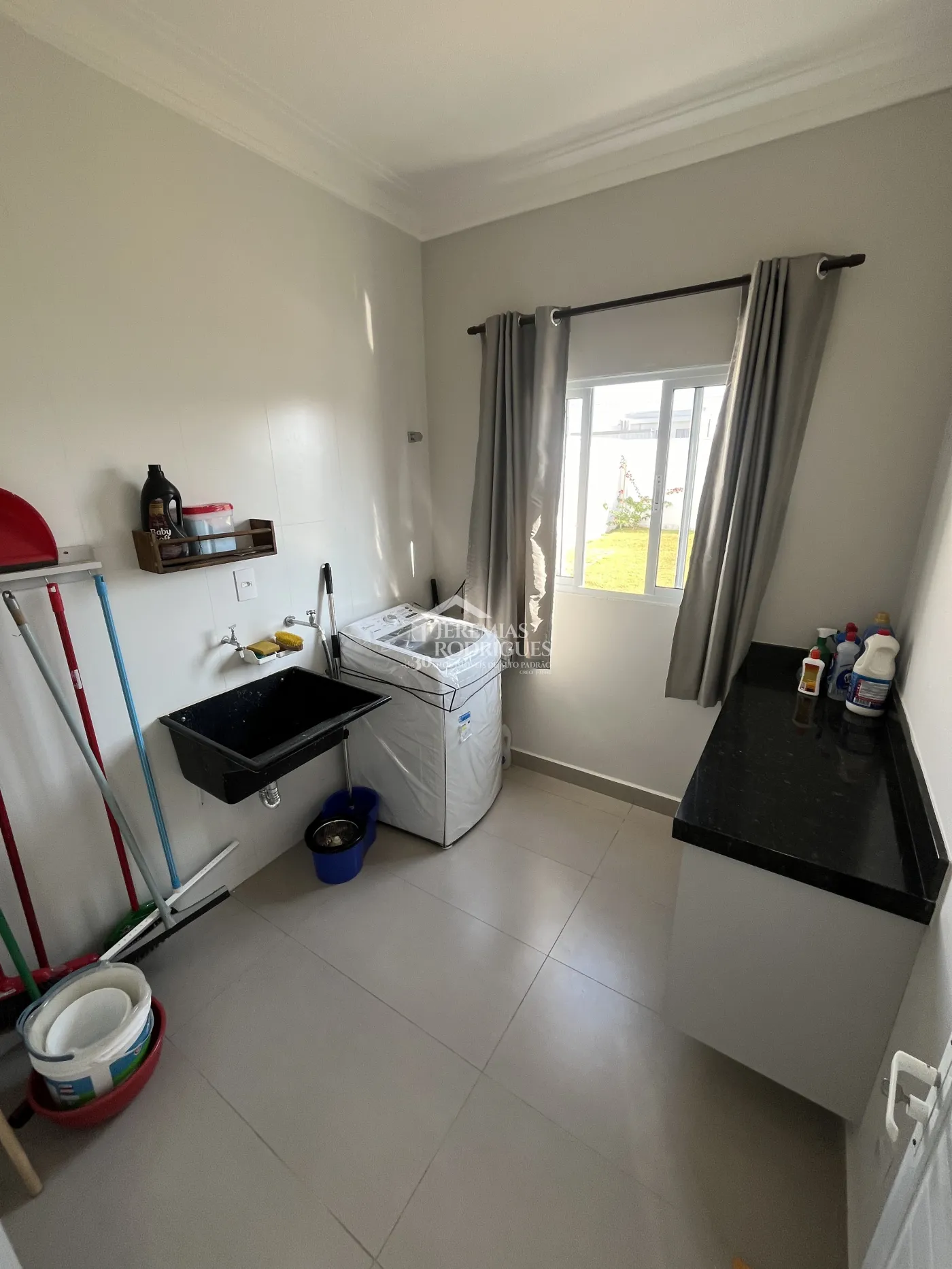 Casa à venda com 3 suítes no Condomínio Colonial Village II em Pindamonhangaba/SP