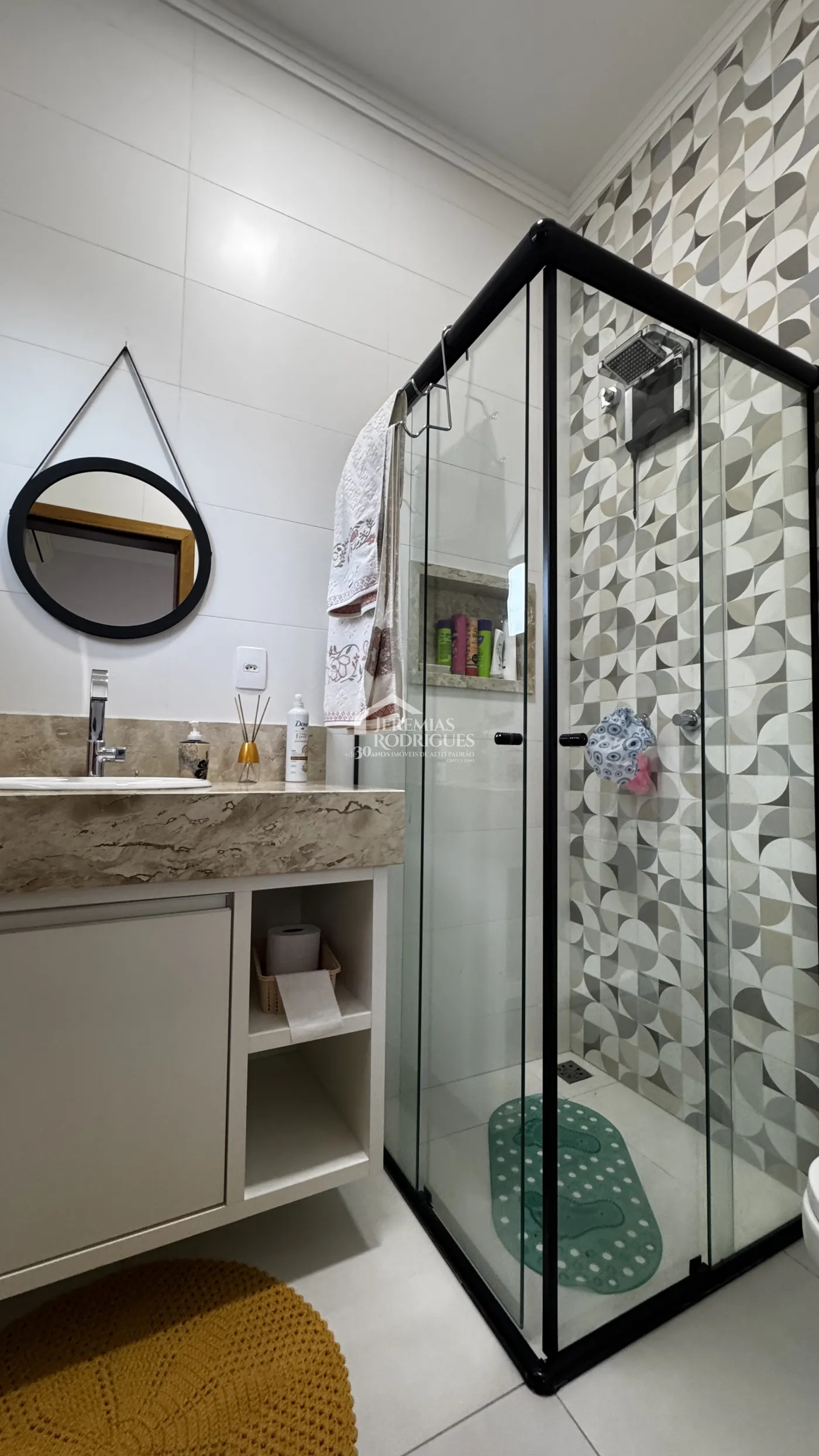 Casa à venda com3 suítes no Condomínio Reserva dos Lagos em Pindamonhangaba/SP.