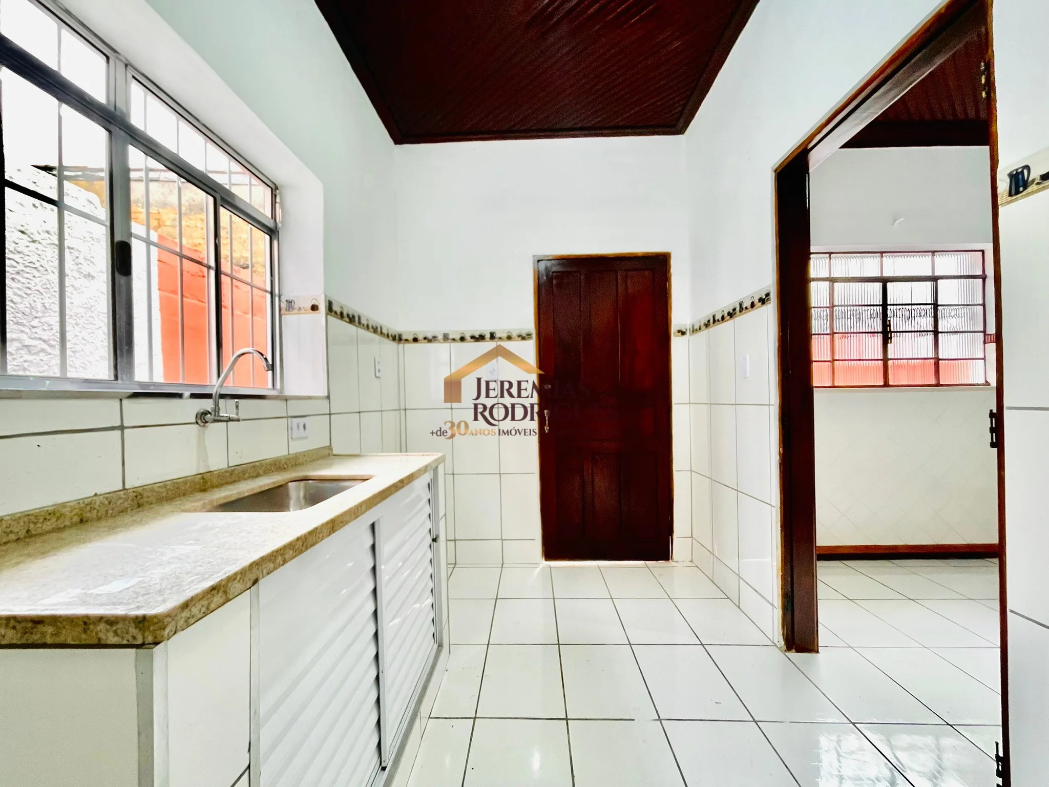 Casa para locação com estrutura para ponto comercial no Centro de Pindamonhangaba/SP. — foto 7