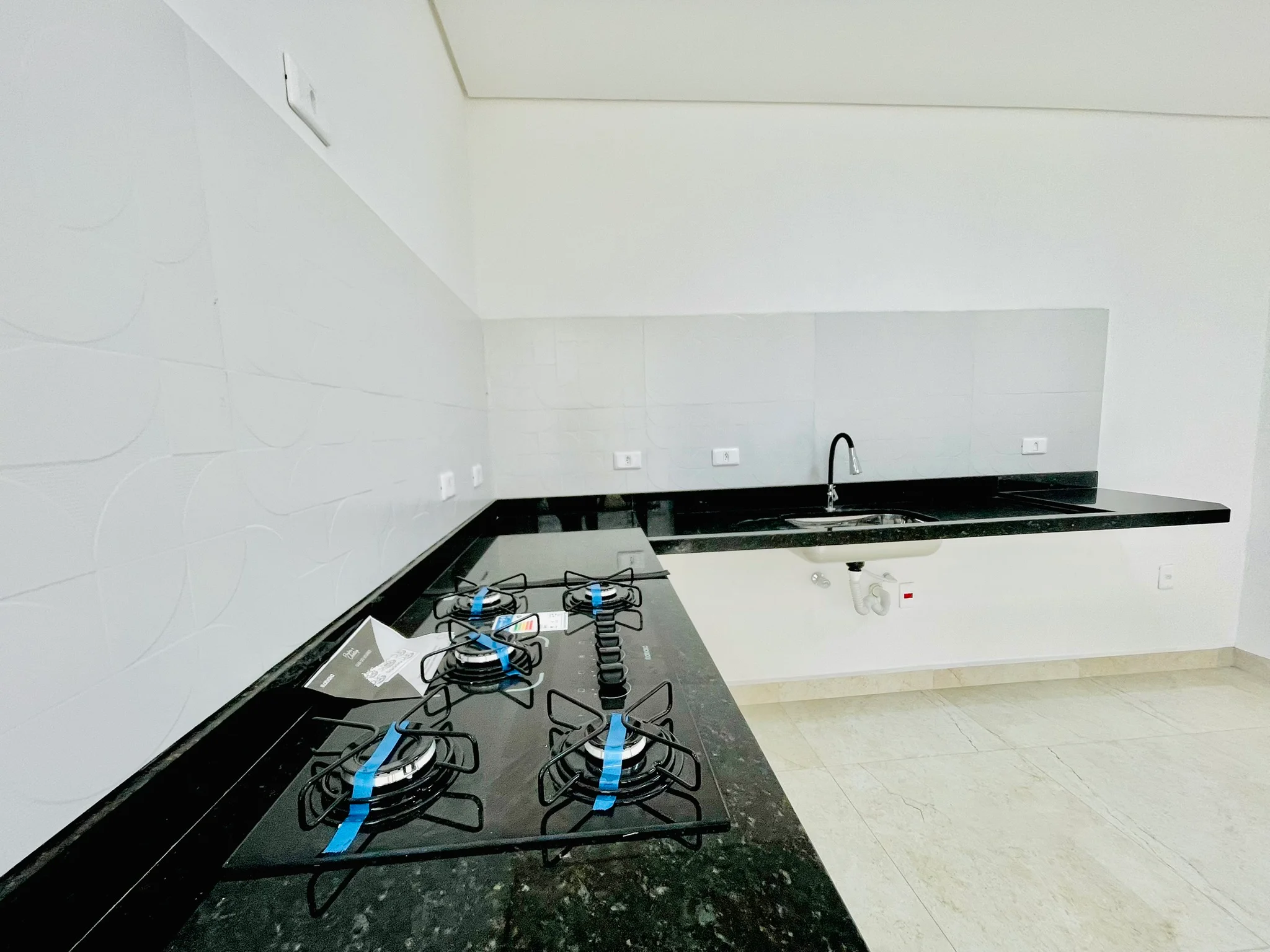 Casa com 3 dormitórios à venda no Condomínio Recanto Tropical em Taubaté/SP.