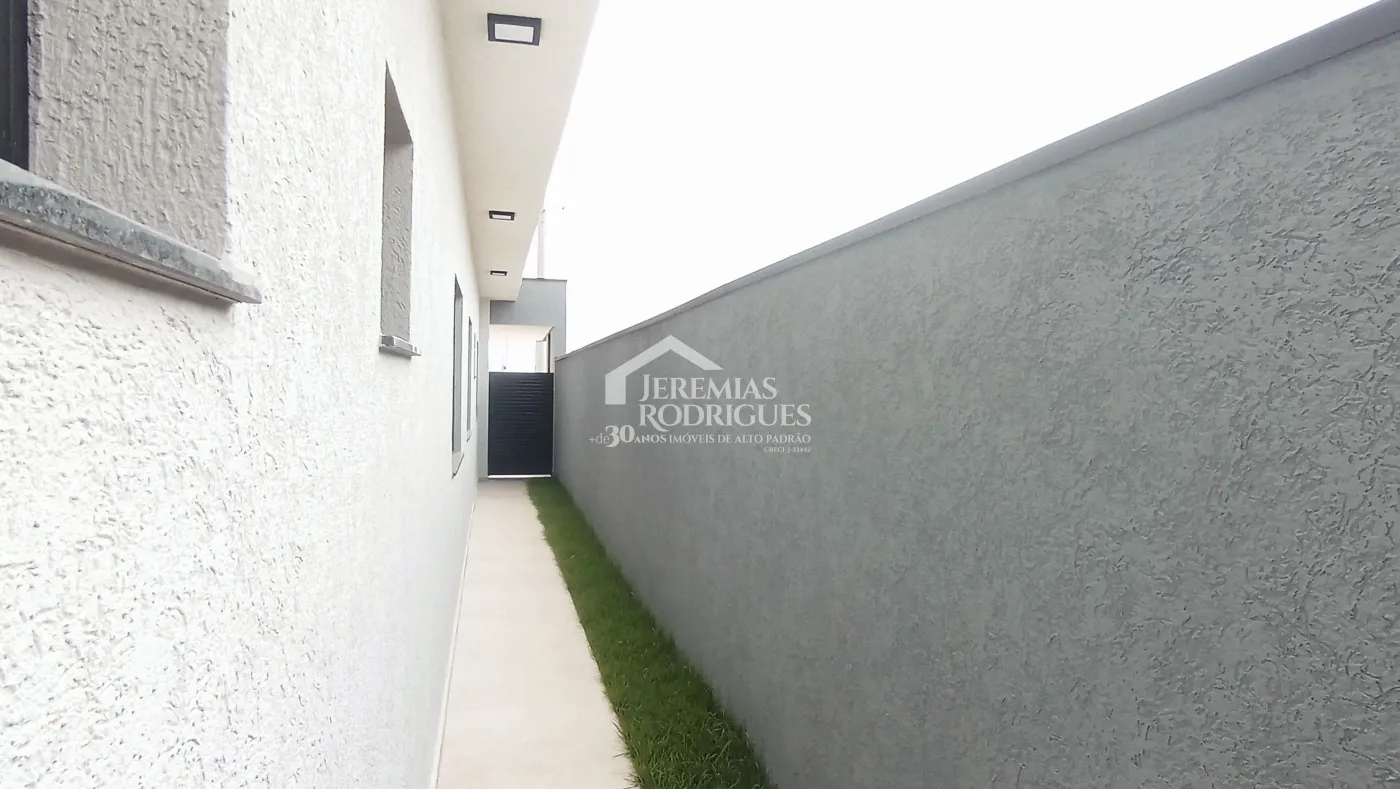 Casa à venda com 3 dormitórios no Condomínio Perolas do Vale em Tremembé/SP.