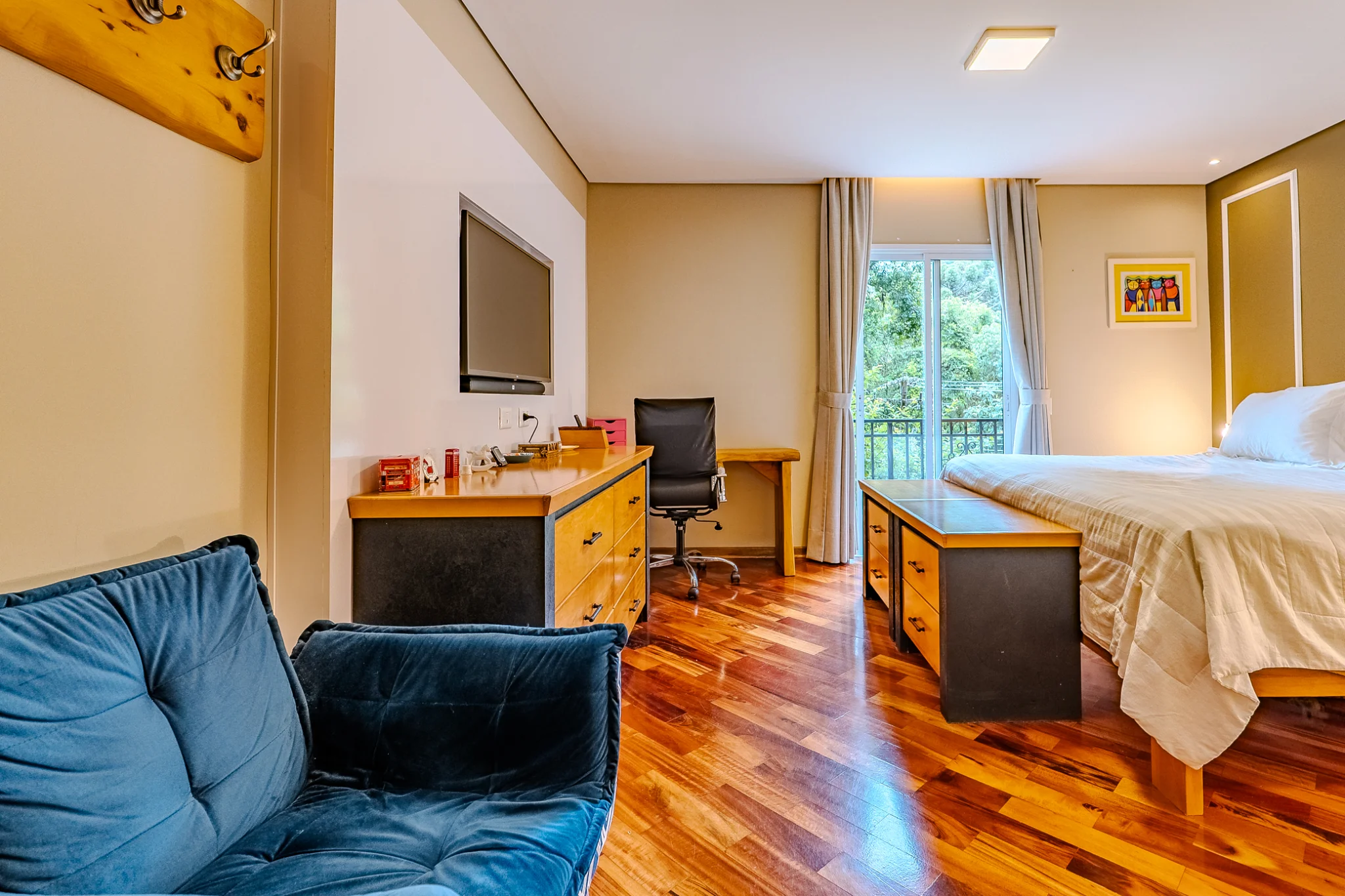 Casa à venda com 4 suítes no Parque Pedra do Baú em Campos do Jordão/SP. 