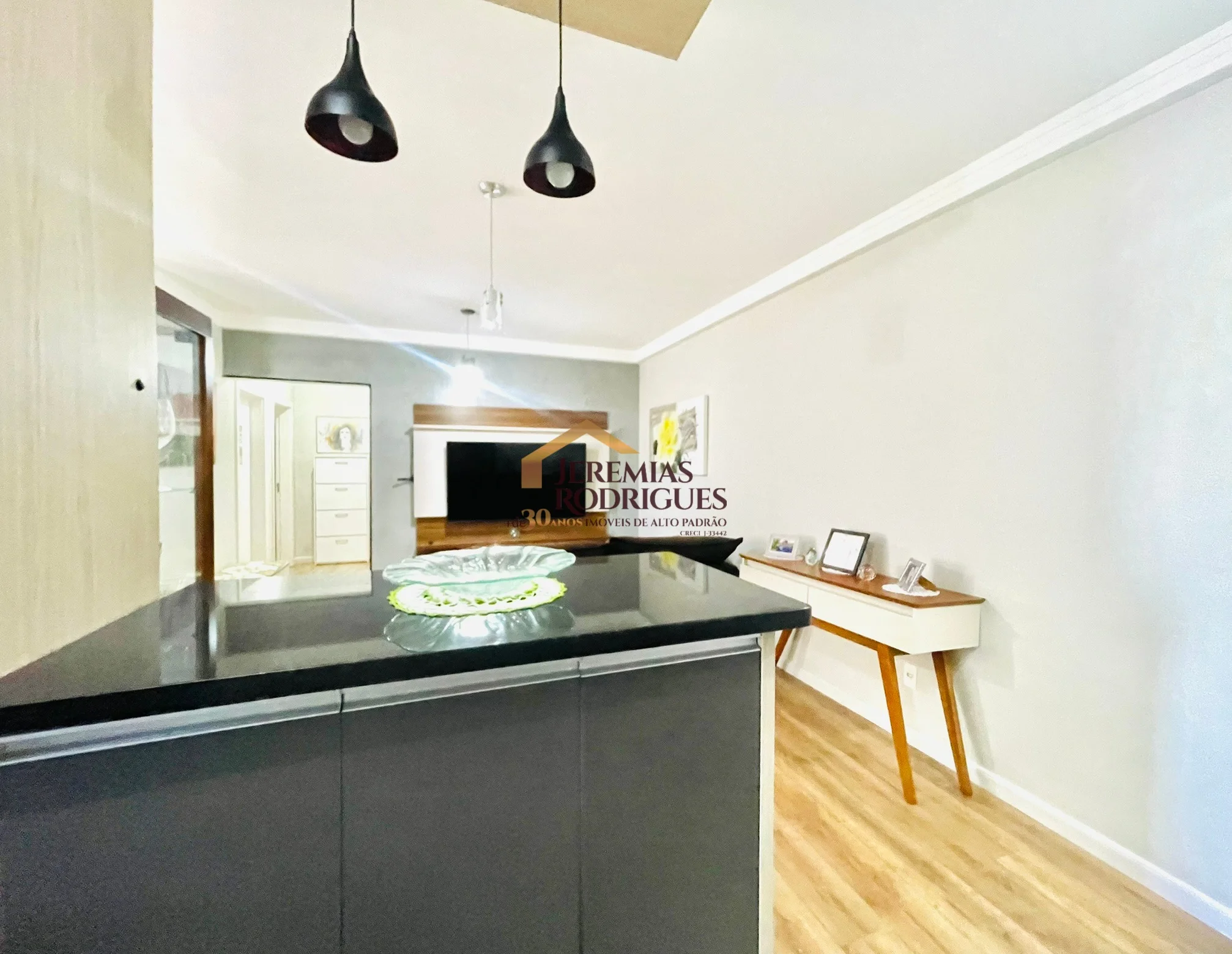 Apartamento à venda no Edifício Maison em Taubaté/ SP.