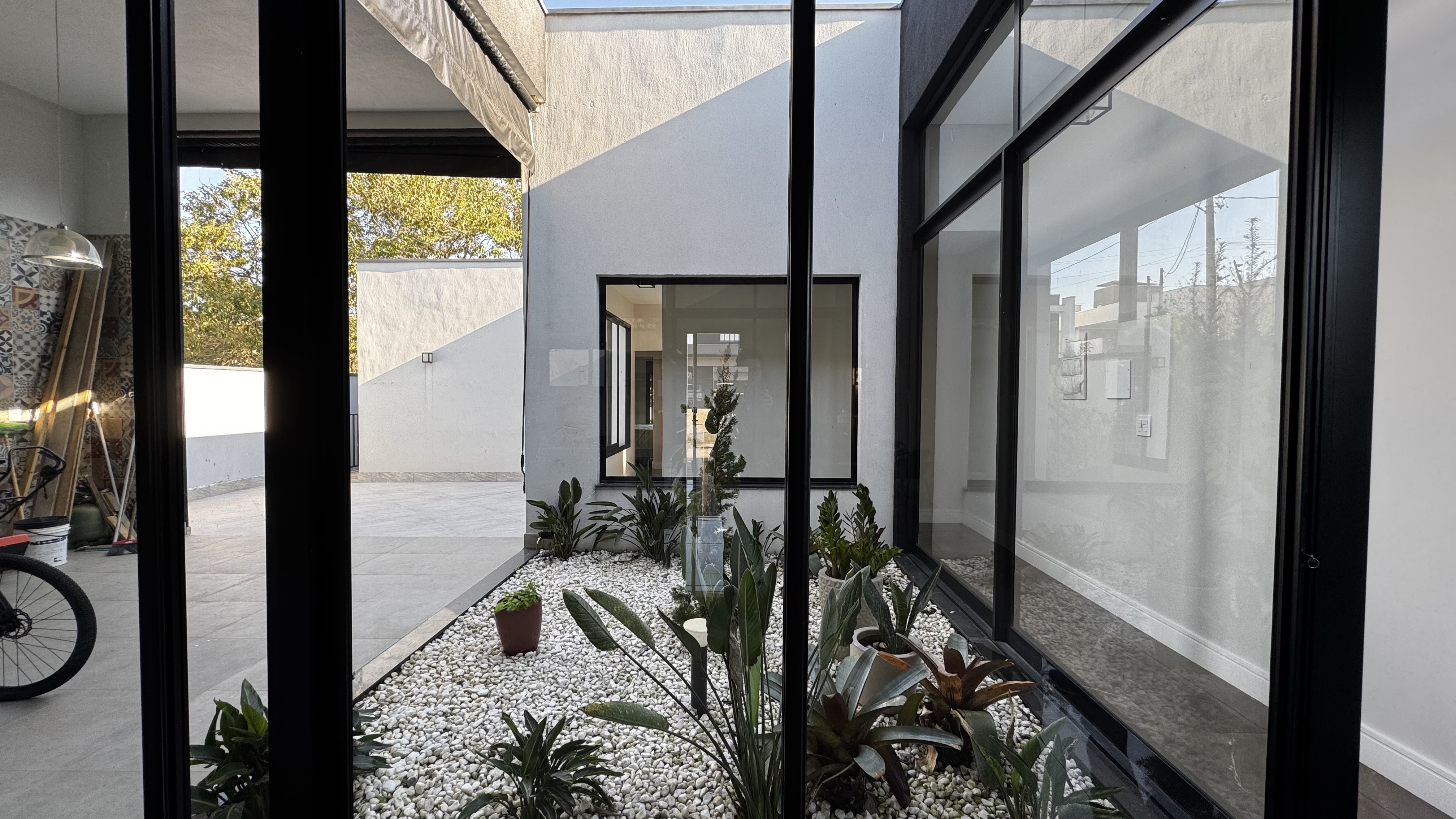 Casa para venda e locação com 3 suítes no Condomínio Reserva dos Lagos em Pindamonhangaba/SP.