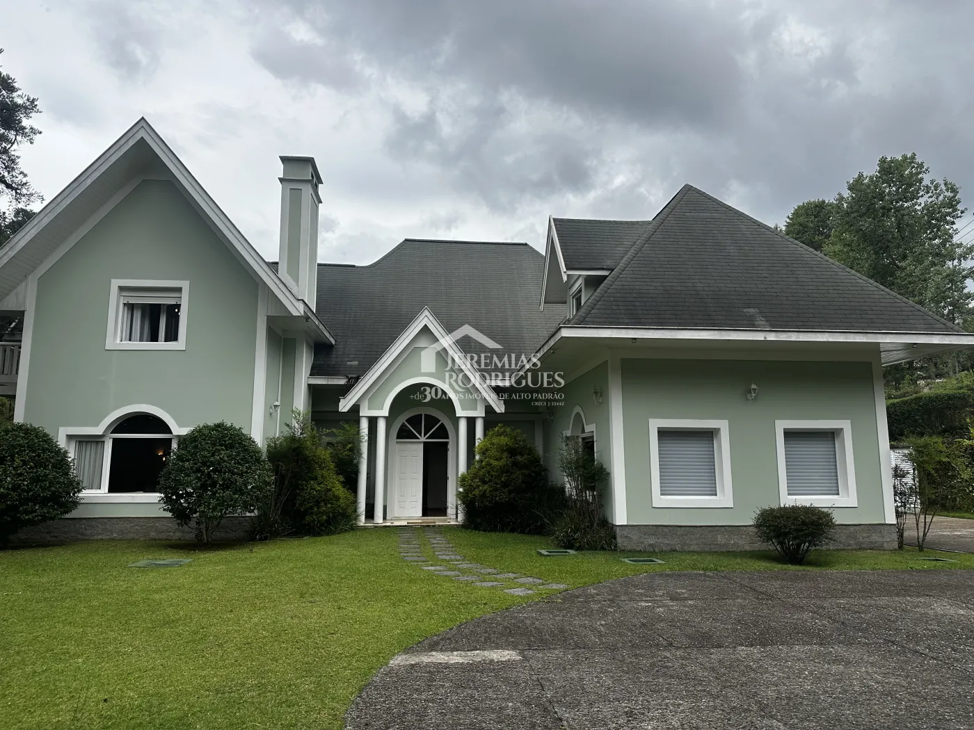 Casa à venda no Condomínio Vila Simonsen em Campos do Jordão/SP