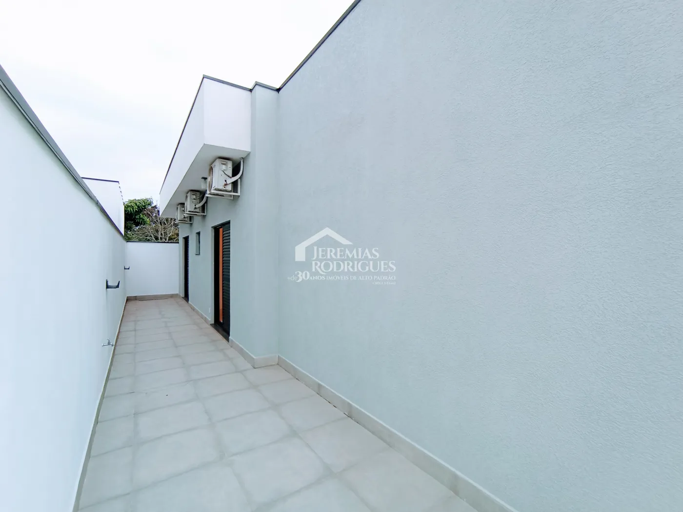 Casa para venda e locação com 3 dormitórios, no Condomínio Colonial Village II em Pindamonhangaba/SP