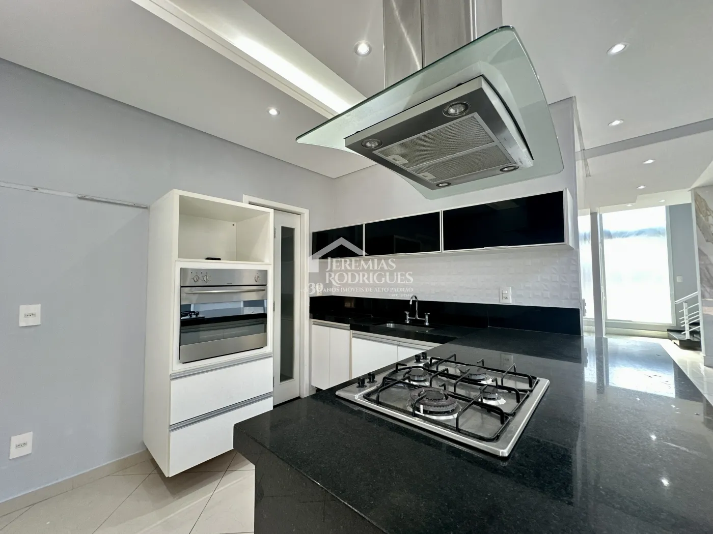 Sobrado com 3 dormitórios, 302 m2 - Condomínio Campos do Conde II - Tremembé/SP.