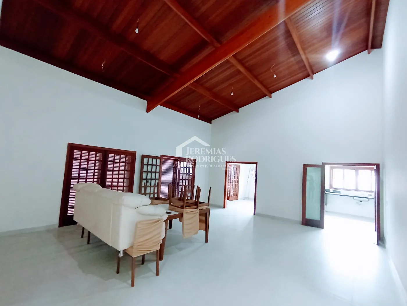 Casa à venda com 4 dormitórios no Condomínio Chácaras Cataguá em Taubaté/SP