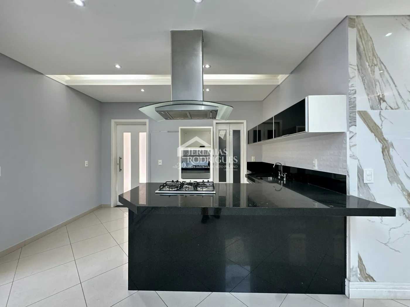 Sobrado com 3 dormitórios, 302 m2 - Condomínio Campos do Conde II - Tremembé/SP.