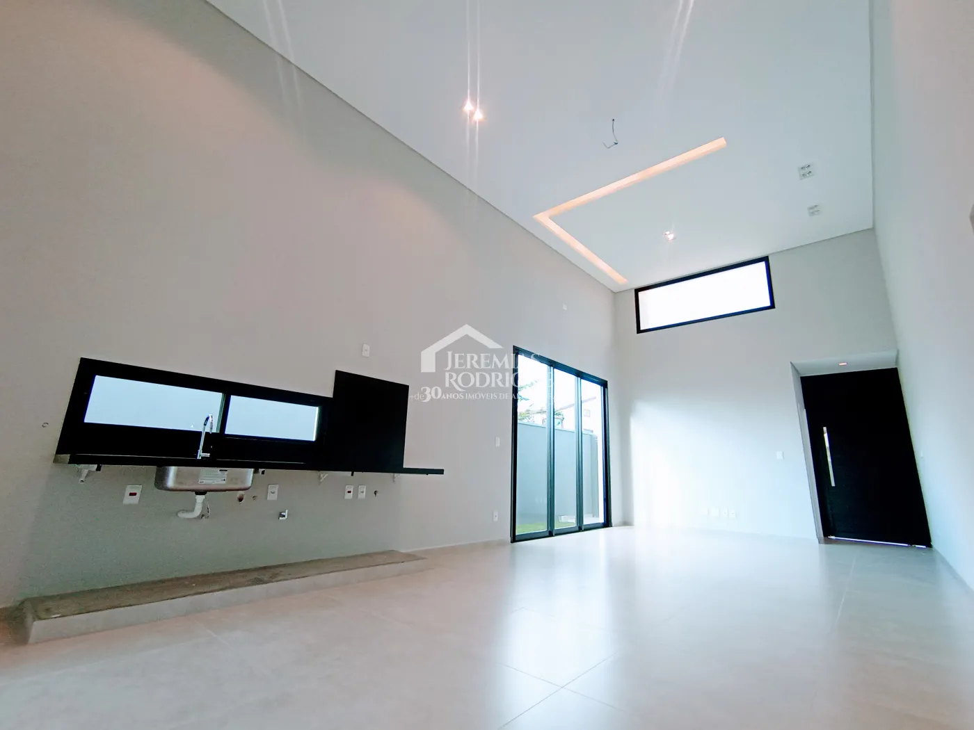 Casa à venda com 3 suítes no Condomínio Ouro Ville em Taubaté/SP