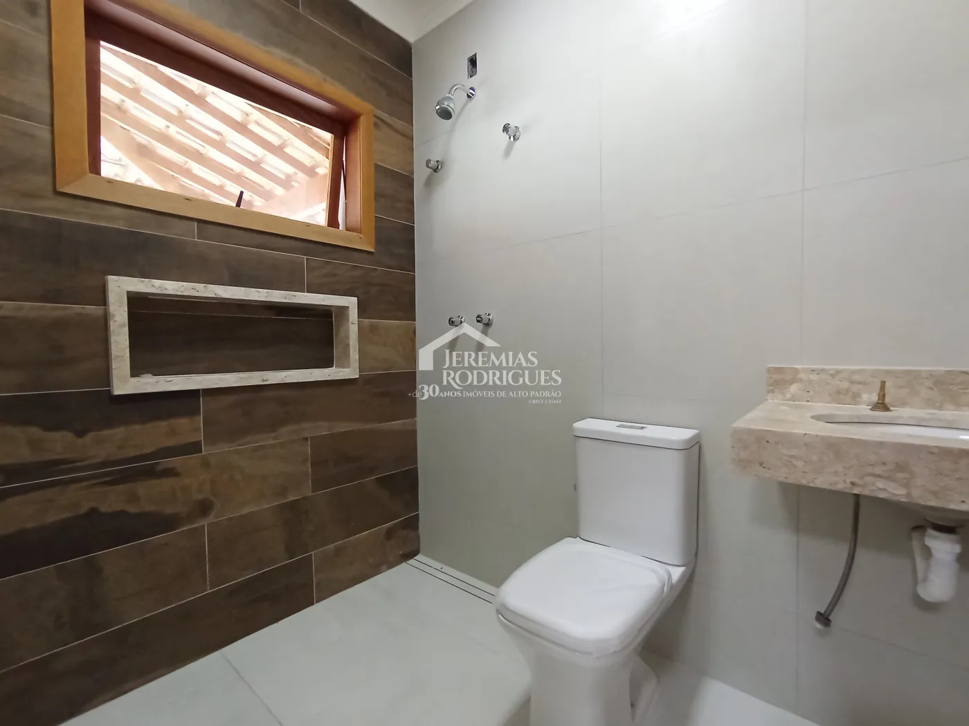 Casa à venda com 4 dormitórios no Condomínio Chácaras Cataguá em Taubaté/SP