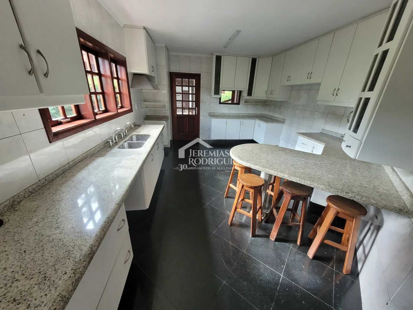 Casa com 4 dormitórios, 330 m² - Condomínio Village Paineiras- Pindamonhangaba/SP.