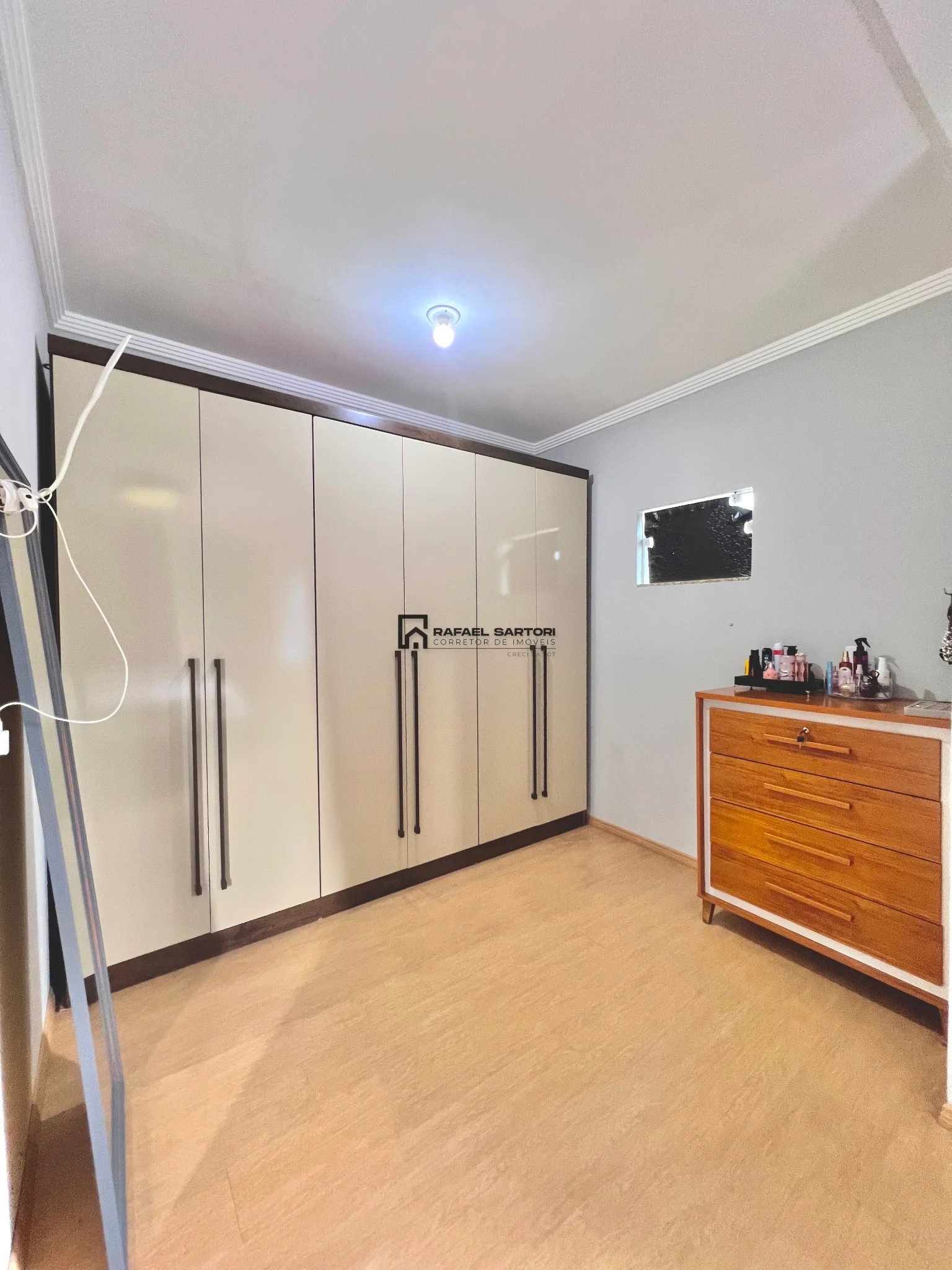 CASA COM 03 QUARTOS NO RAU