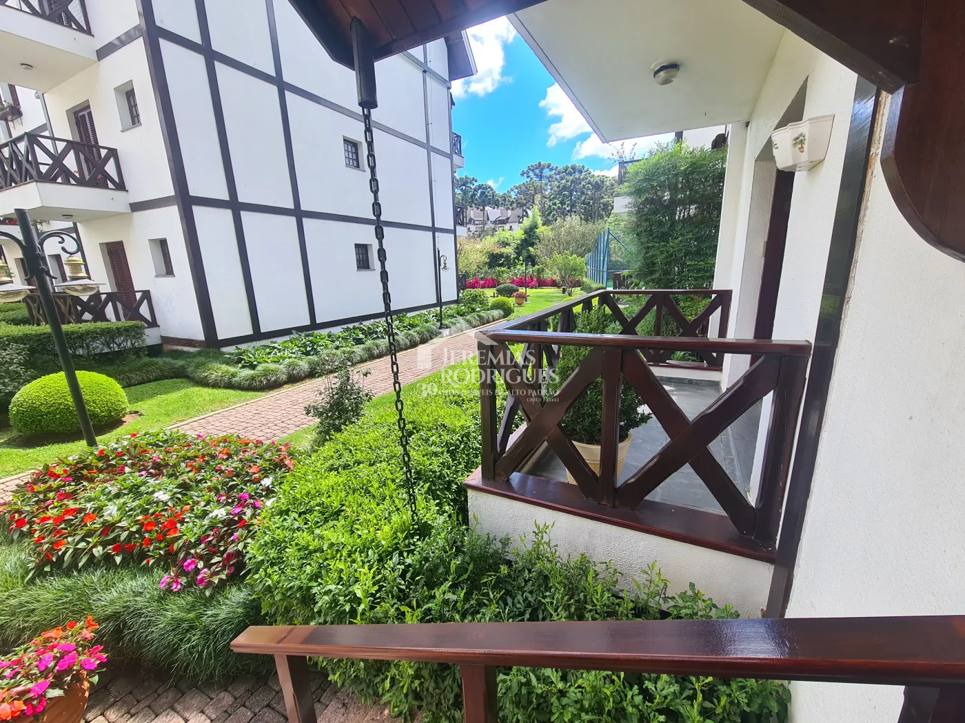 Apartamento para venda com 3 dormitórios no Condomínio Velden Village em Campos do Jordão/SP