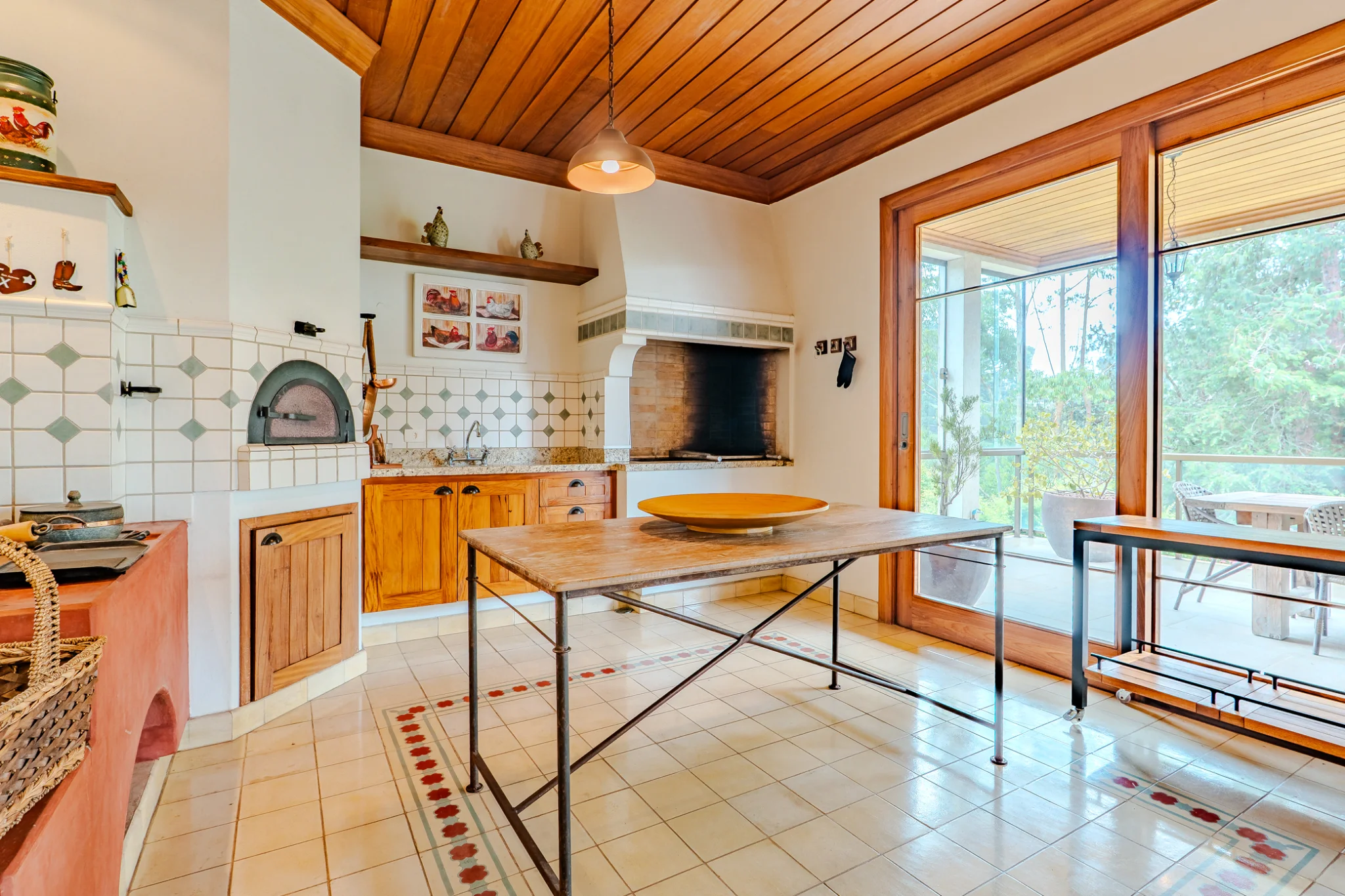 Casa à venda com 7 suítes no Condomínio Vila Simonsen em Campos do Jordão/SP. 