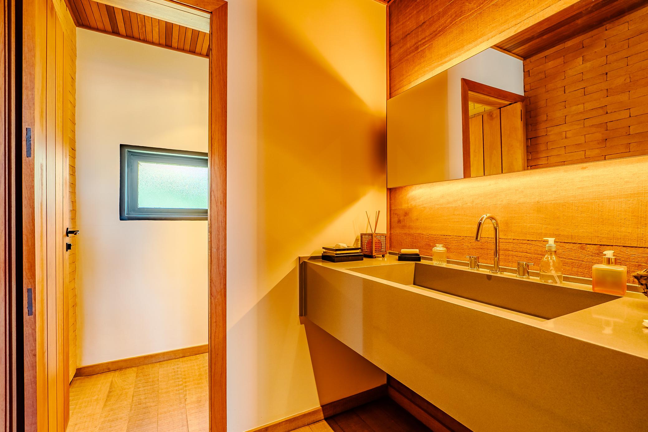 Mansão à venda com 7 suítes no Condomínio Vila Simonsen em Campos do Jordão/SP.