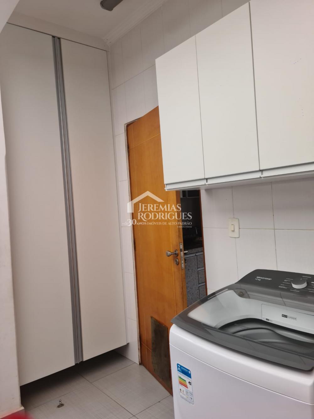 Sobrado com 4 suítes no Condomínio Real Ville