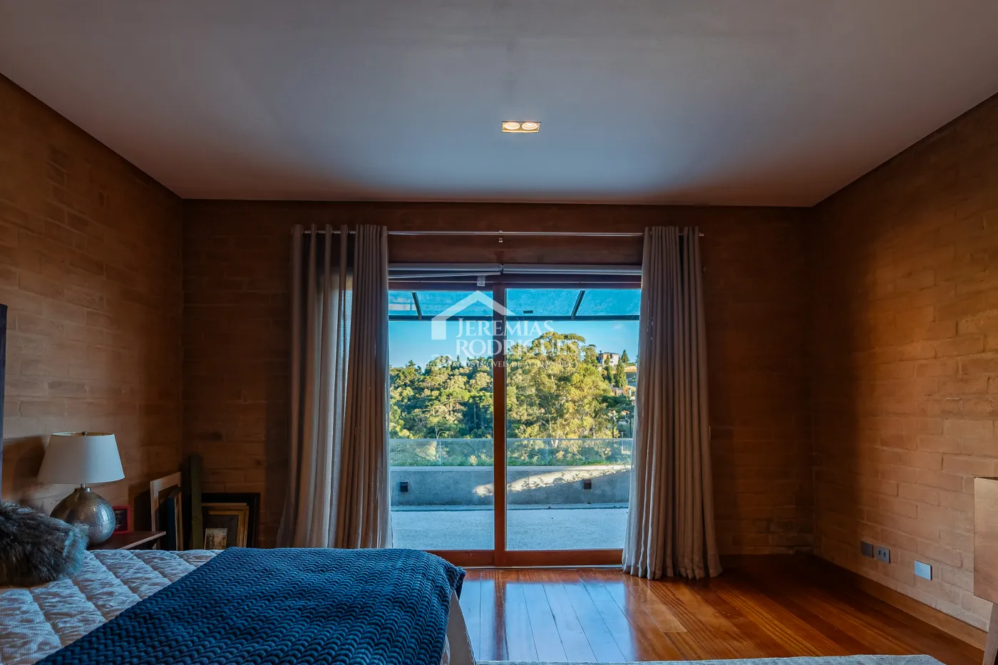 Casa com 4 suítes no condomínio Reserva Figueiredo em Campos do Jordão/SP