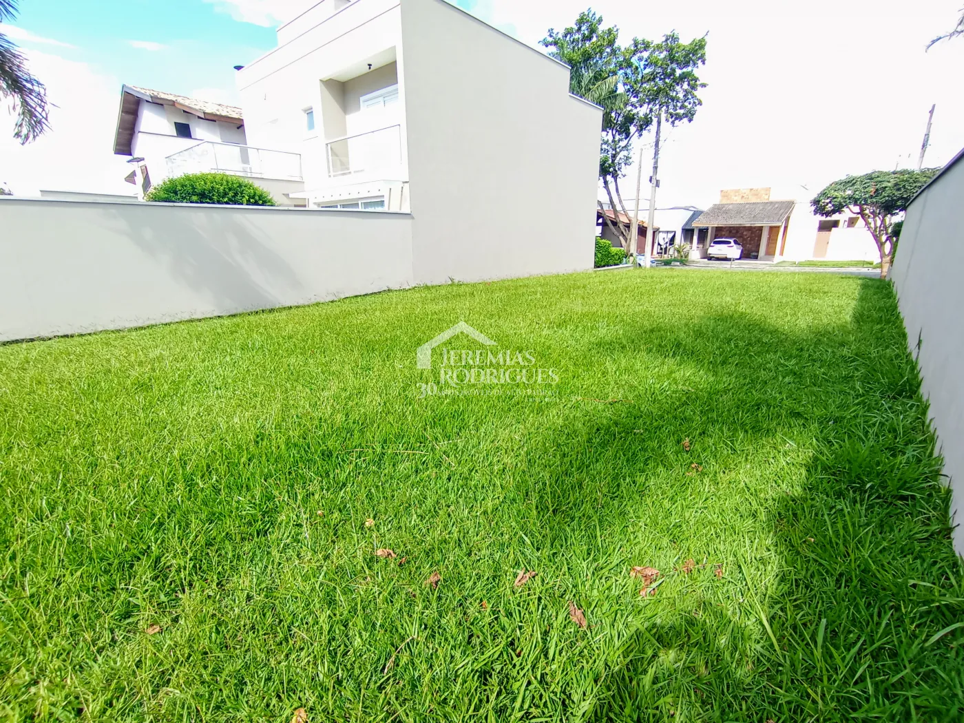 Terreno à venda com 307 m² no Condomínio Campos do Conde II em Tremembé/SP.