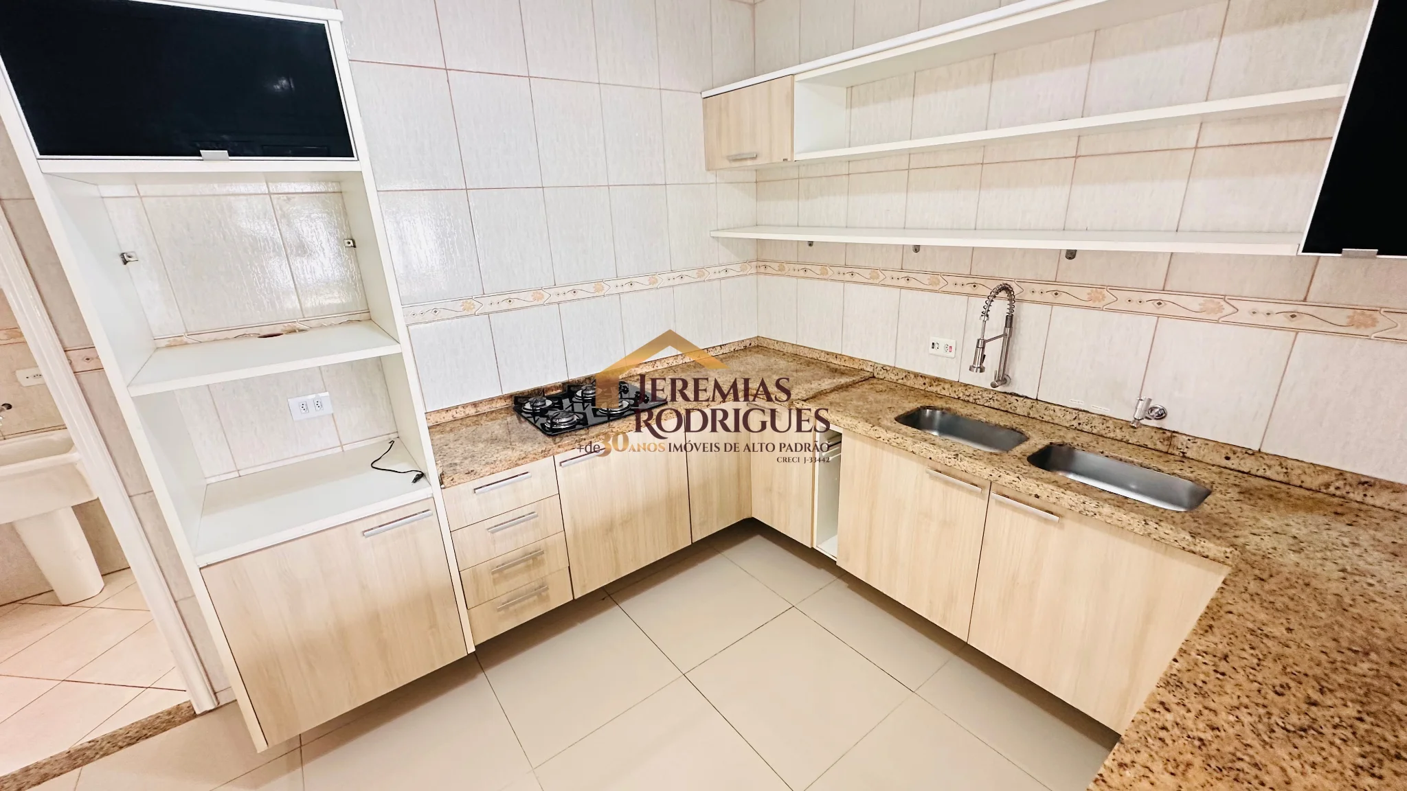 Casa para locação e venda no Condomínio Real Ville em Pindamonhangaba/SP.