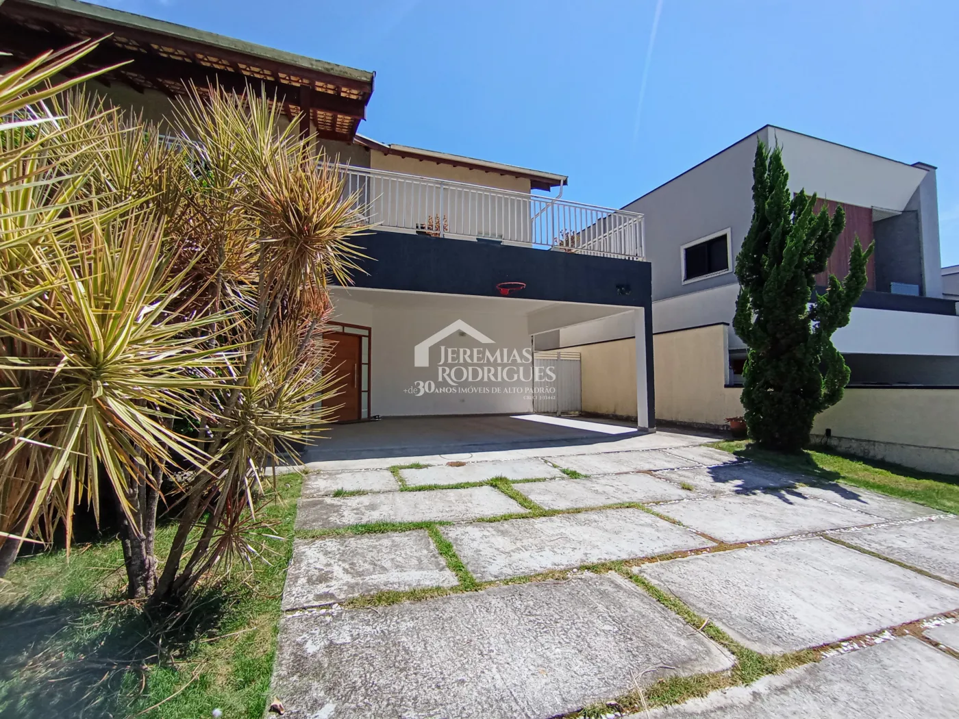 Casa à venda com 3 suítes no Condomínio Reserva dos Lagos em Pindamonhangaba/SP.