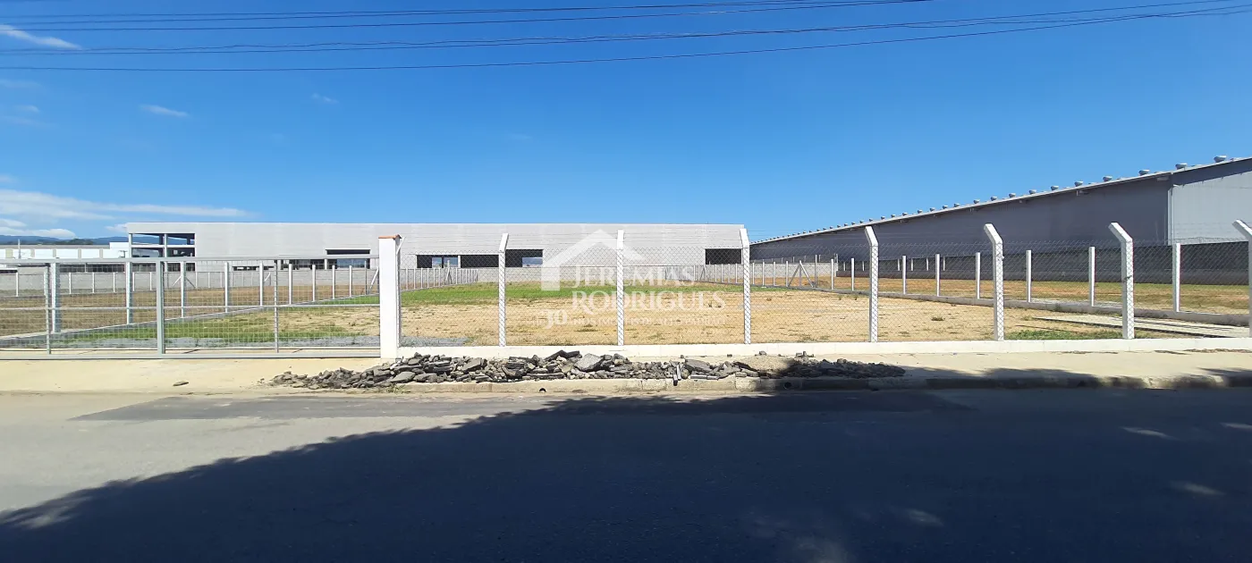 Terreno comercial para venda e locação com 2.136 m² no bairro Feital em Pindamonhangaba/SP