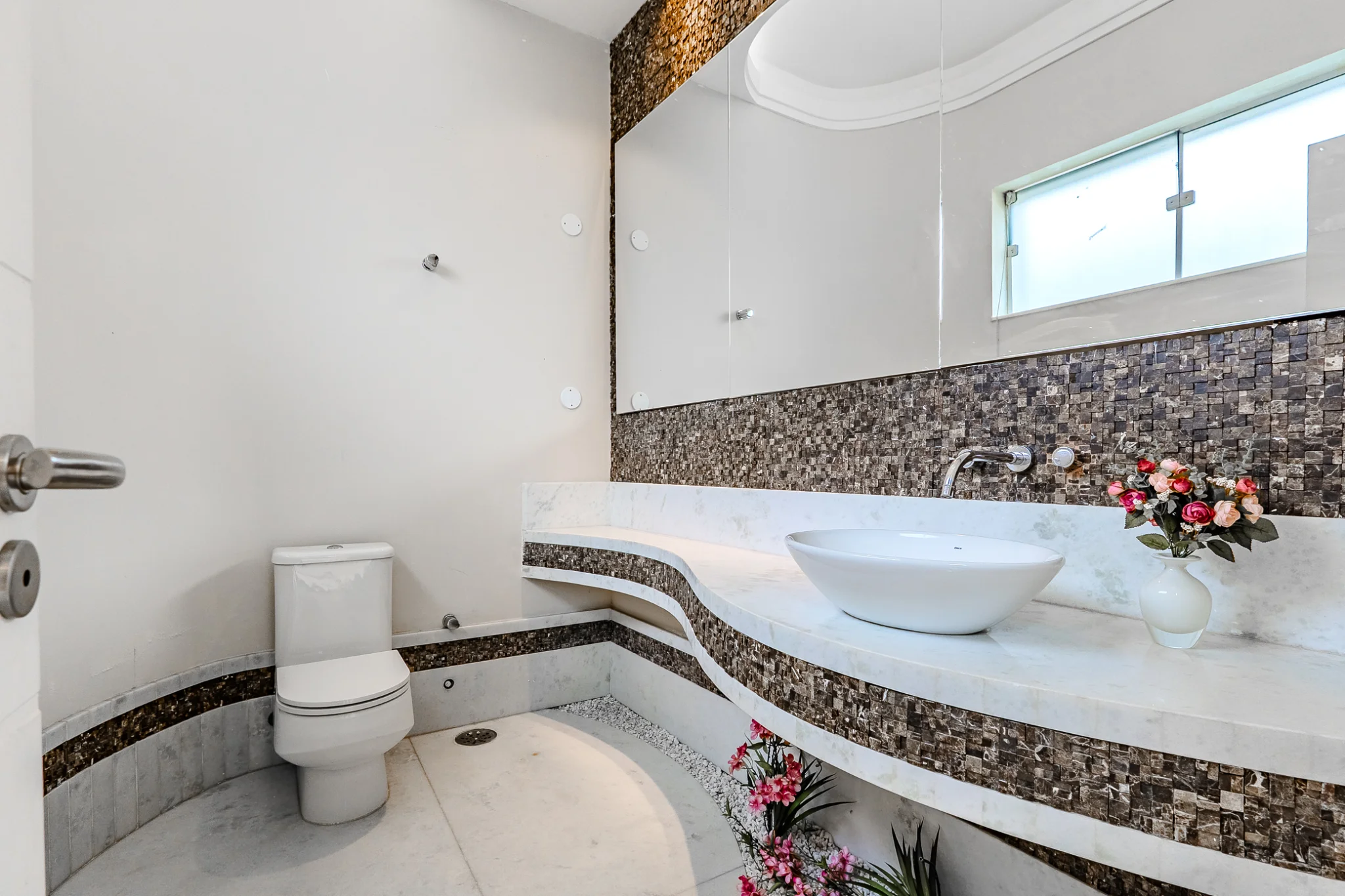 Casa à venda com 3 dormitórios no Campos do Conde III em Tremembé/SP. 