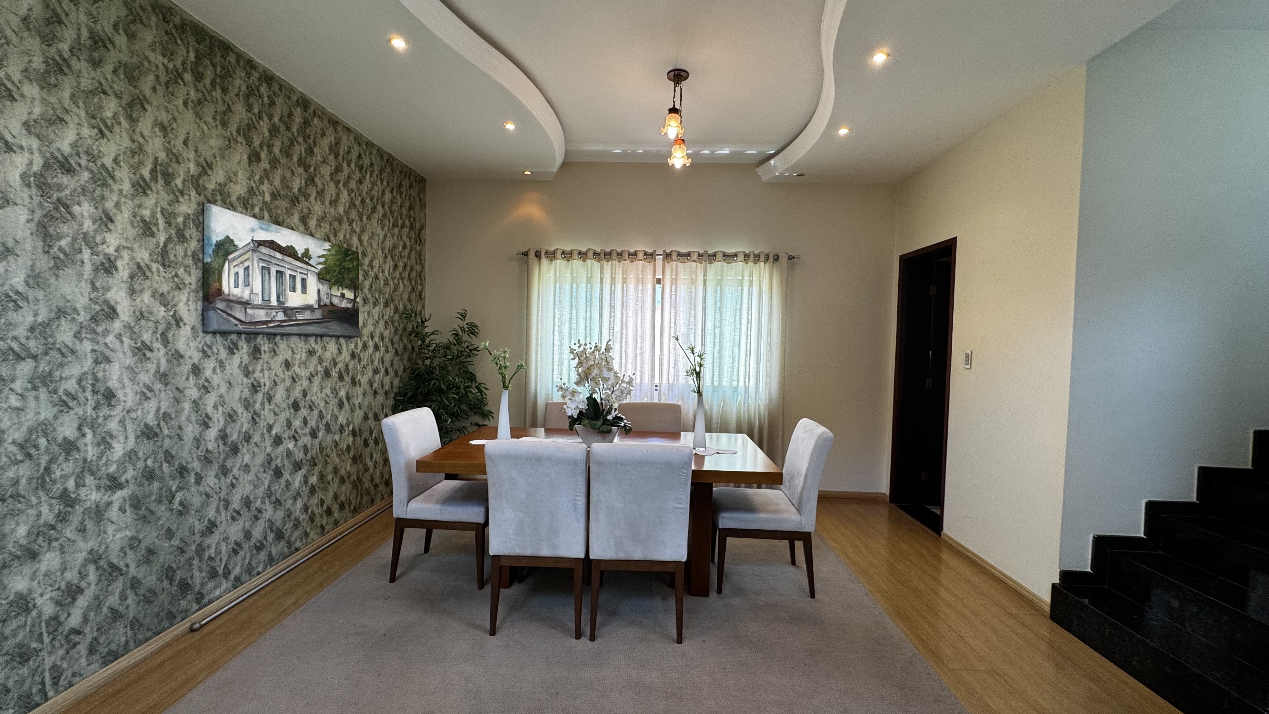 Casa à venda com 3 dormitórios no Condomínio Real Ville em Pindamonhangaba/SP.