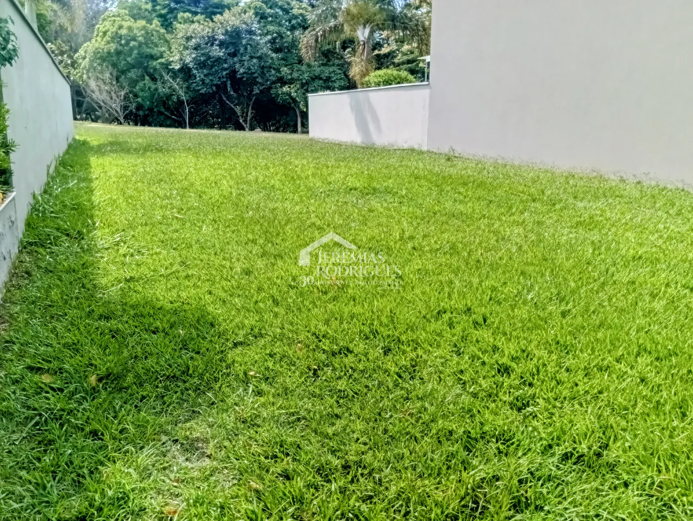 Terreno à venda com 307 m² no Condomínio Campos do Conde II em Tremembé/SP.