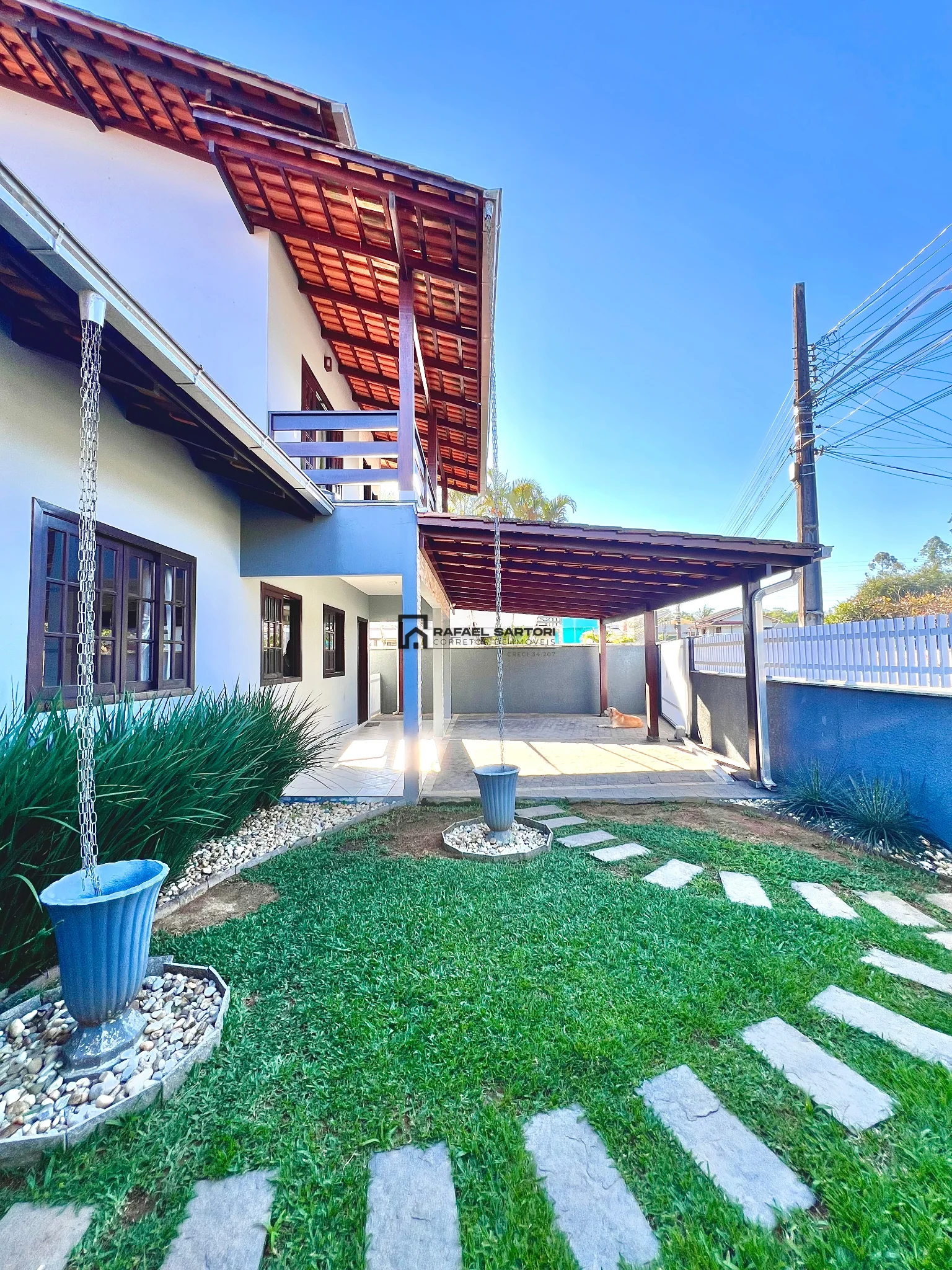 CASA COM PISCINA NA BARRA DO RIO CERRO — foto 1