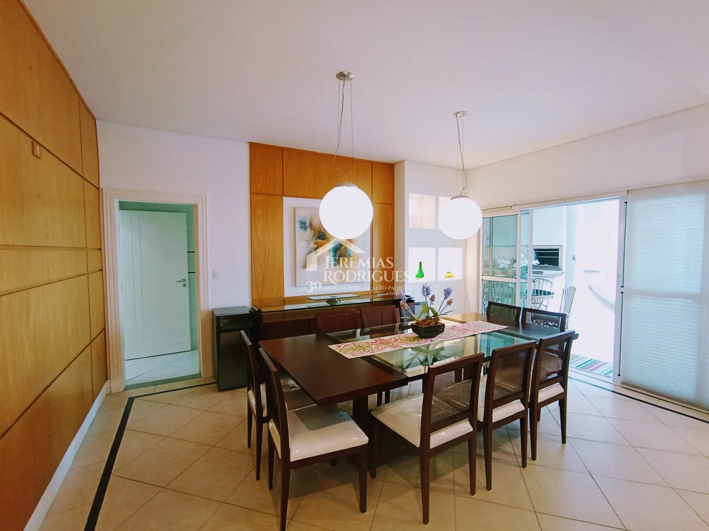 Casa à venda com 4 dormitórios no Condomínio Taubaté Village em Taubaté/SP.