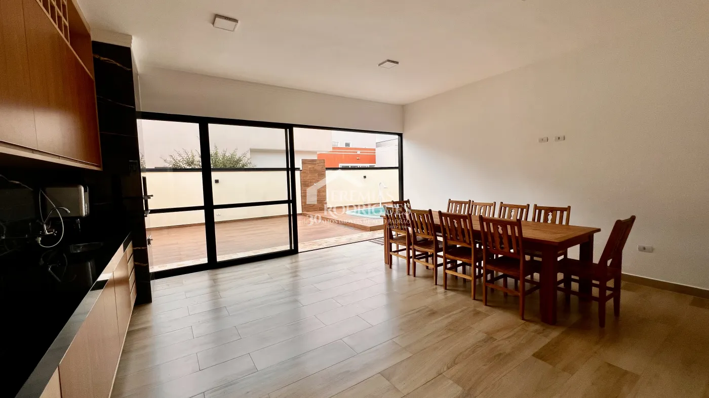 Casa à venda com 3 dormitórios no Condomínio Residencial Tecoara em Taubaté/SP.