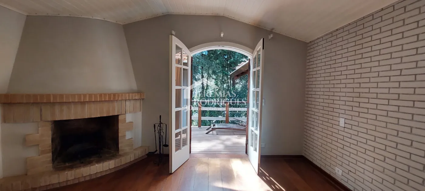 Casa com 3 dormitórios no Bairro Capivari - Campos do Jordão/SP