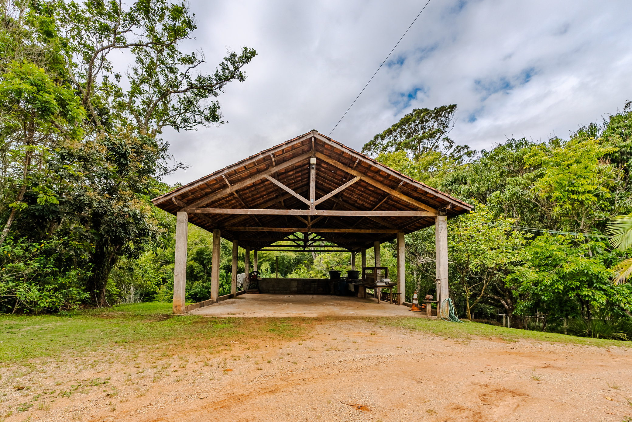 Sitio à venda com 9 dormitórios em São Luiz do Paraitinga/SP.