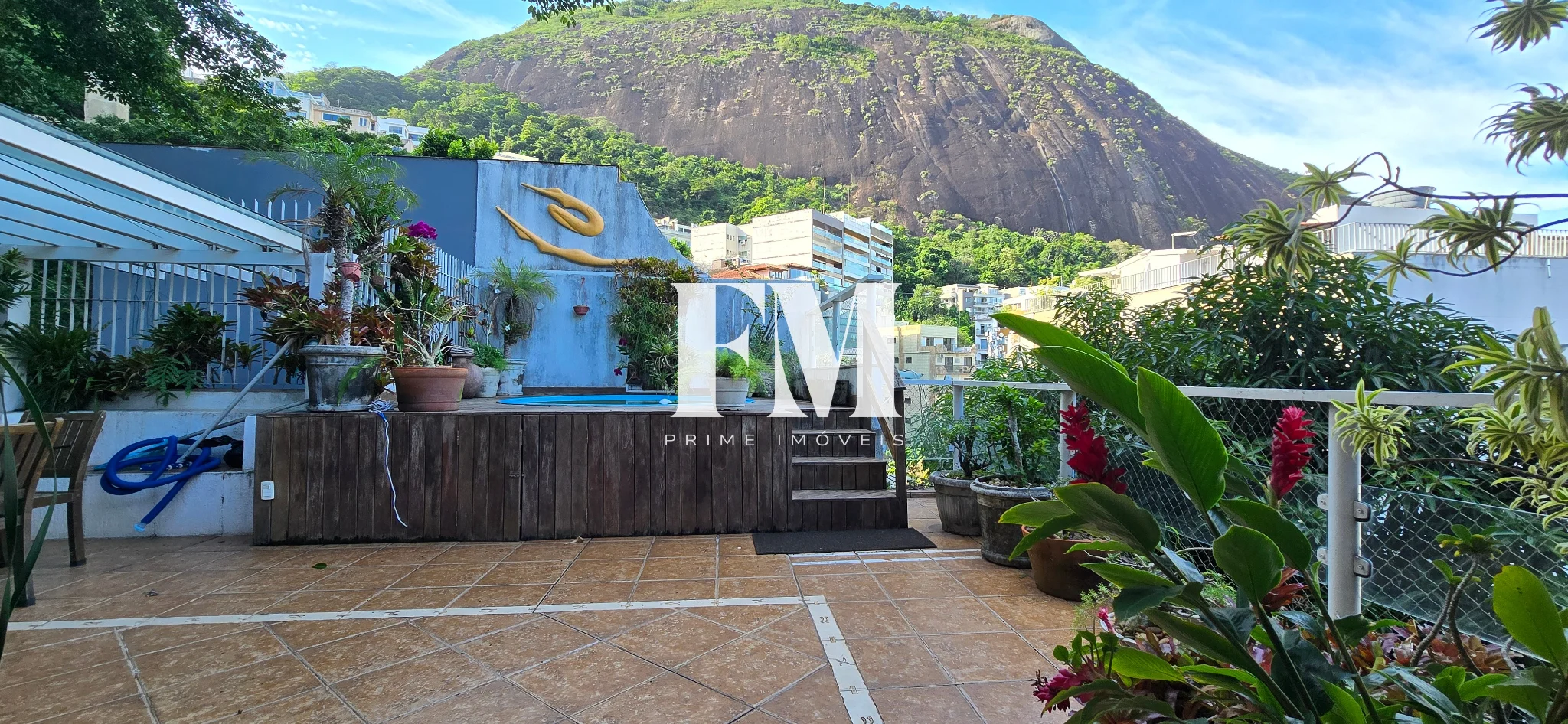 Casa Espetacular a venda na Lagoa | Rua Sacopã | Original 4 Quartos (3 Suítes) | com Piscina e Vista Panorâmica.              e Piscina - foto 2