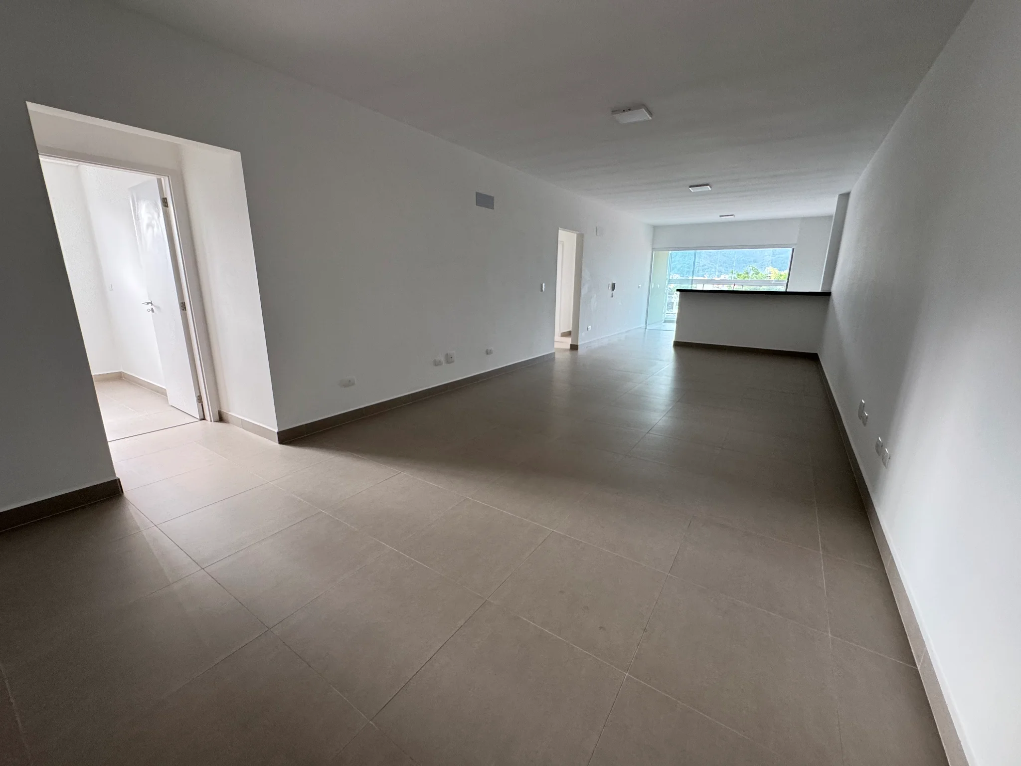 Apartamento à venda com 3 dormitórios, 127 m² no Edifício Eduarda em Ubatuba/SP. 