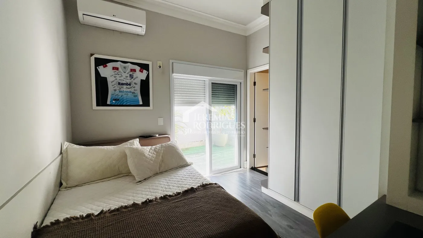 Casa à venda com 3 suítes no Condomínio Campos do Conde II Chambord em Tremembé/SP