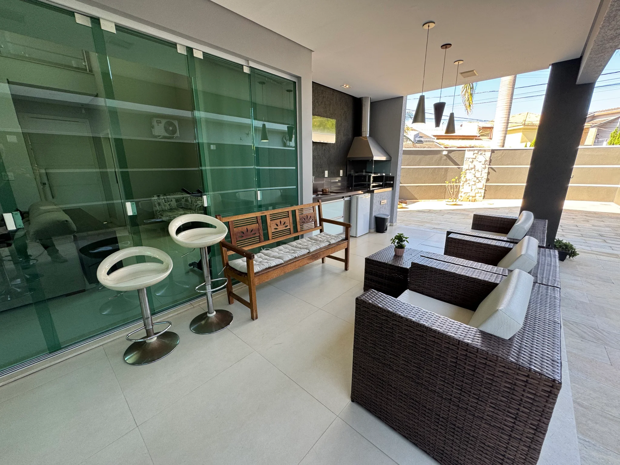 Casa para venda e locação com 3 dormitórios no Condomínio Campos do Conde III em Tremembé/SP.