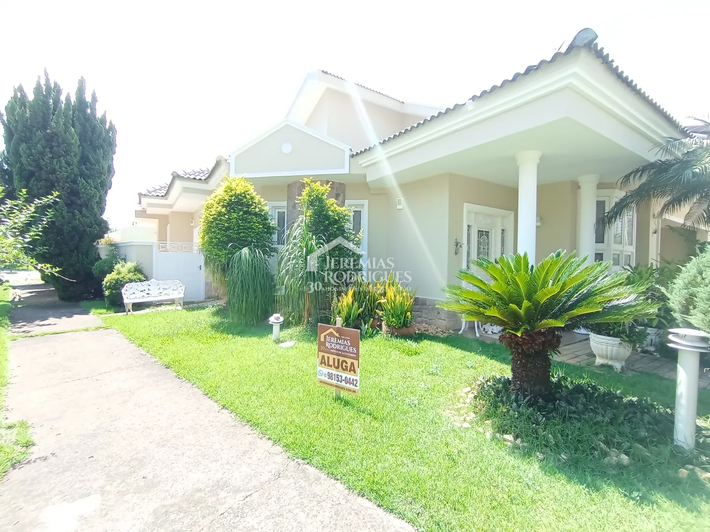 Casa para locação com 4 dormitórios no Condomínio Taubaté Village em Taubaté/SP.