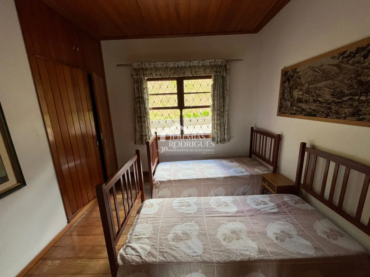 Casa para venda com 3 dormitórios no Jardim do Embaixador em Campos do Jordão/SP