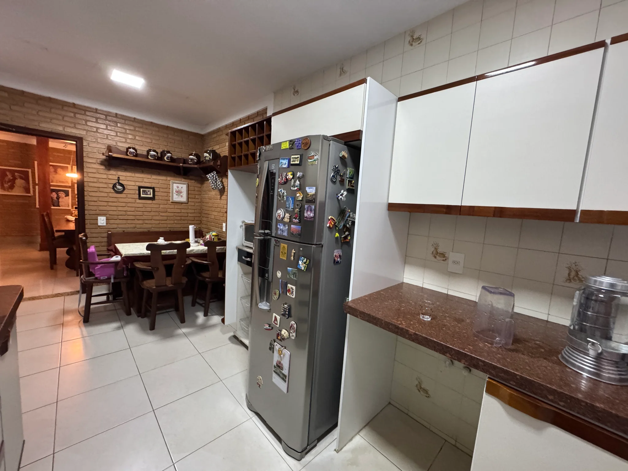 Casa à venda com 5 dormitórios no Condomínio Villlage Paineiras em Pindamonhangaba/SP. 