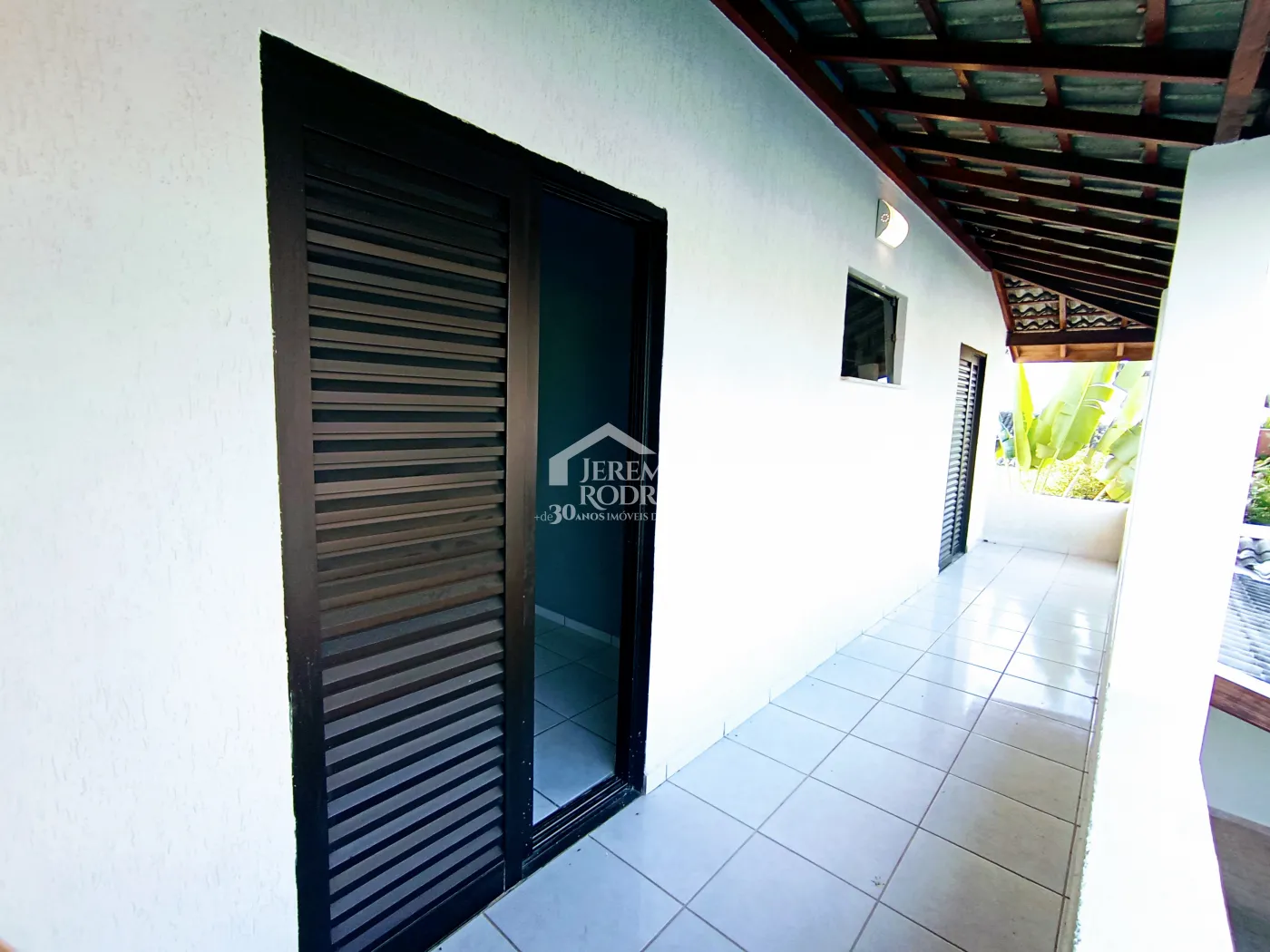 Casa para venda e locação com 4 dormitórios no Condomínio Campos do Conde I em Tremembé/SP