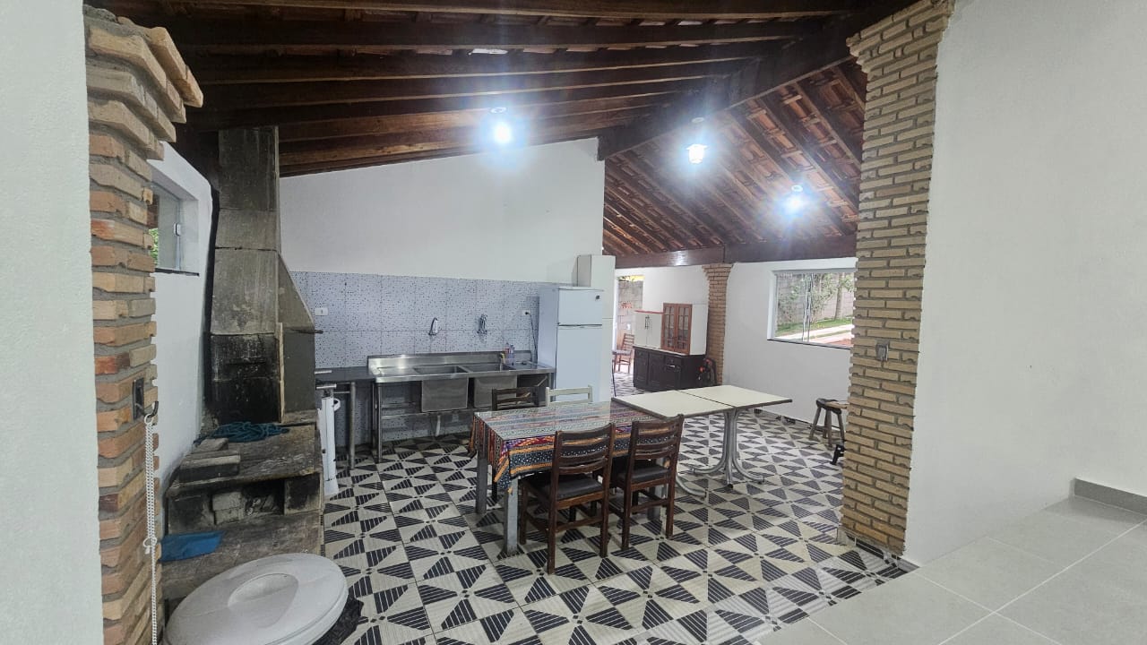 Chácara com 3 suítes, 300 m² - Chácara Ingrid - Taubaté/SP