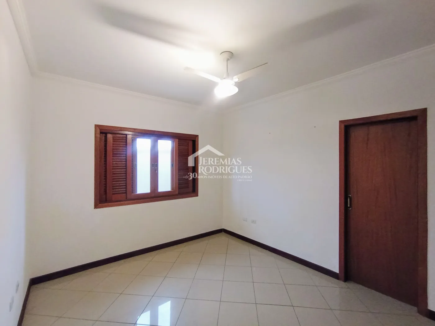 Casa para venda e locação com 3 dormitórios no Condomínio Taubaté Village em Taubaté/SP