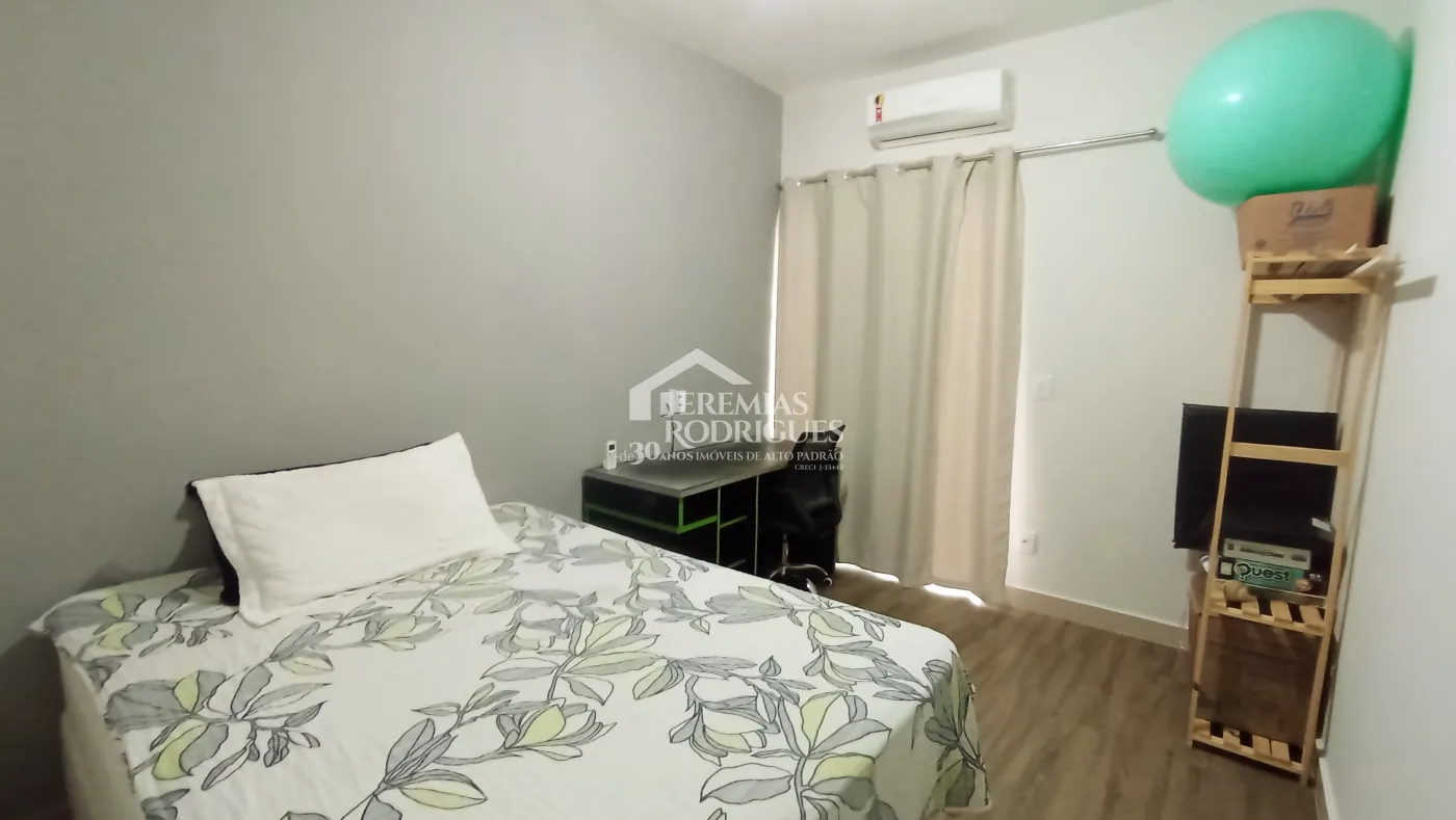 Casa à venda com 3 suítes no Condomínio Moema Ville em Pindamonhangaba/SP.