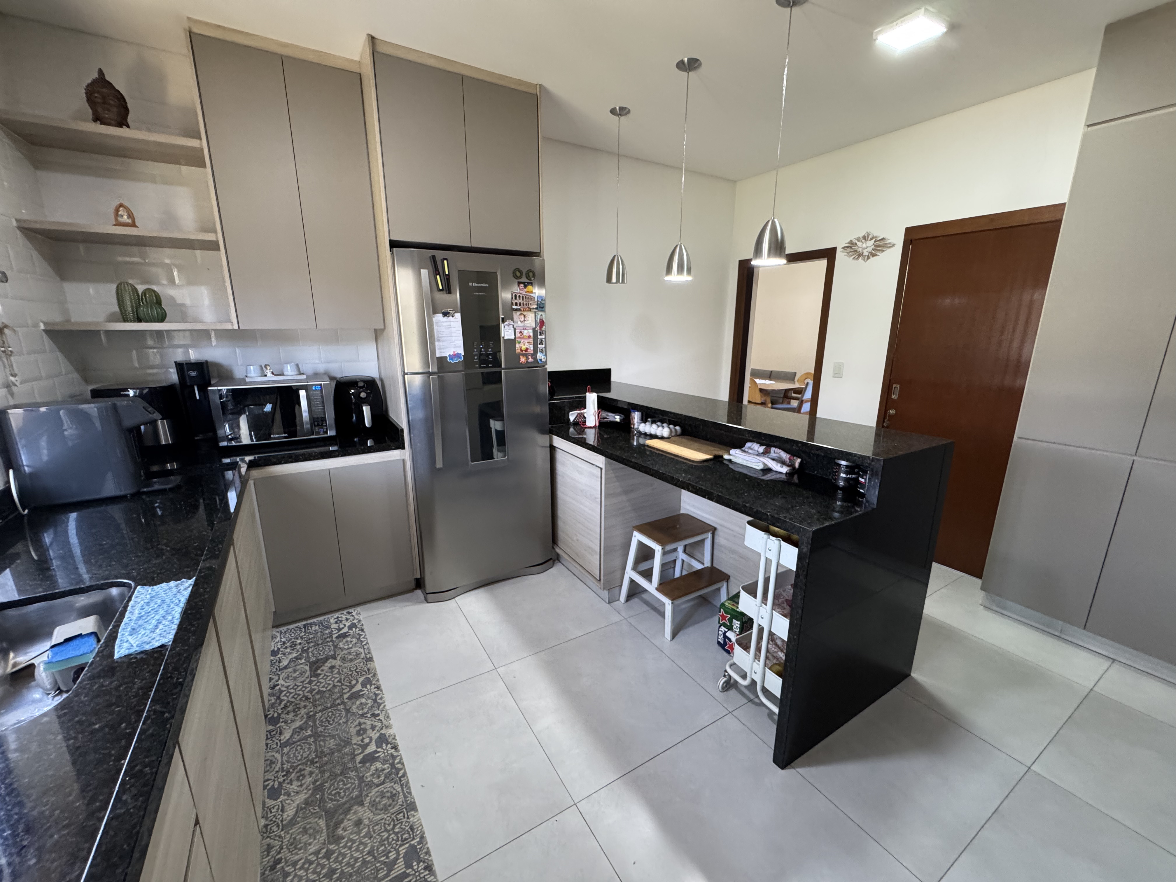 Casa à venda com 4 dormitórios no Condomínio Village Paineiras em Pindamonhangaba/SP.