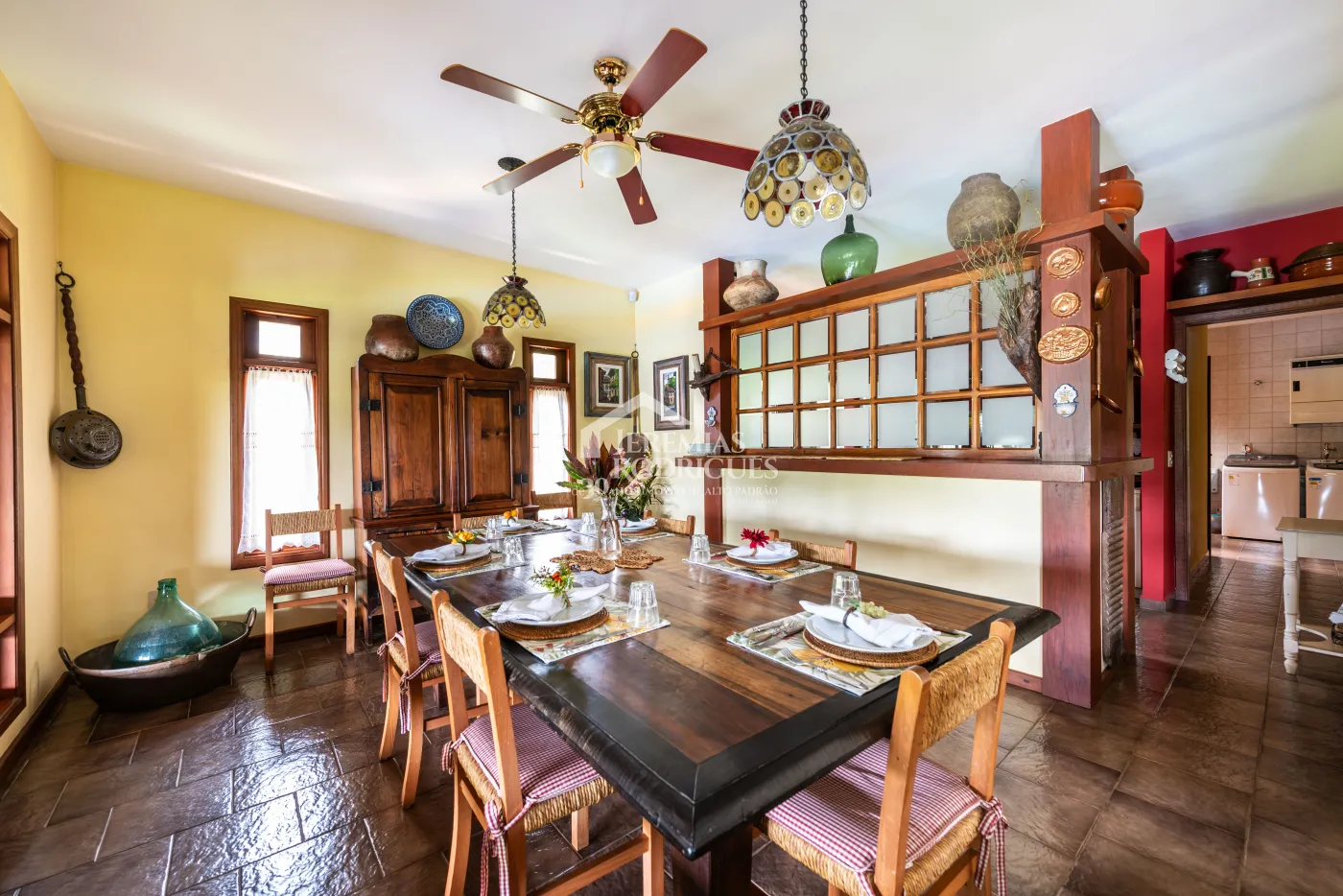 Sitio com 9 suítes, 2.600 m² - Piracaia/SP.