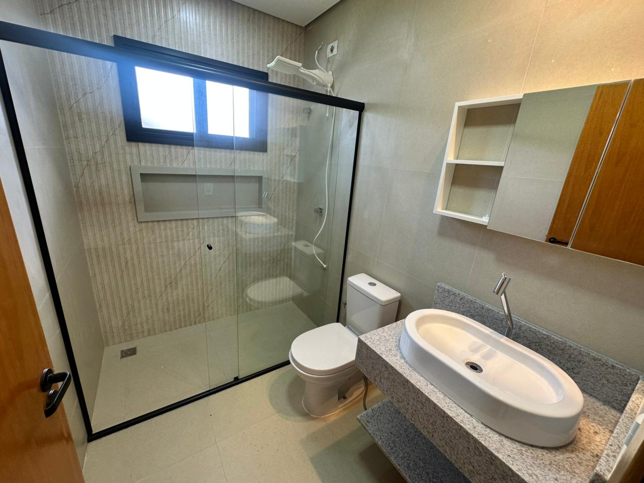 Casa para venda e locação com 3 dormitórios no Condomínio Pinheiros em Tremembé/SP. 